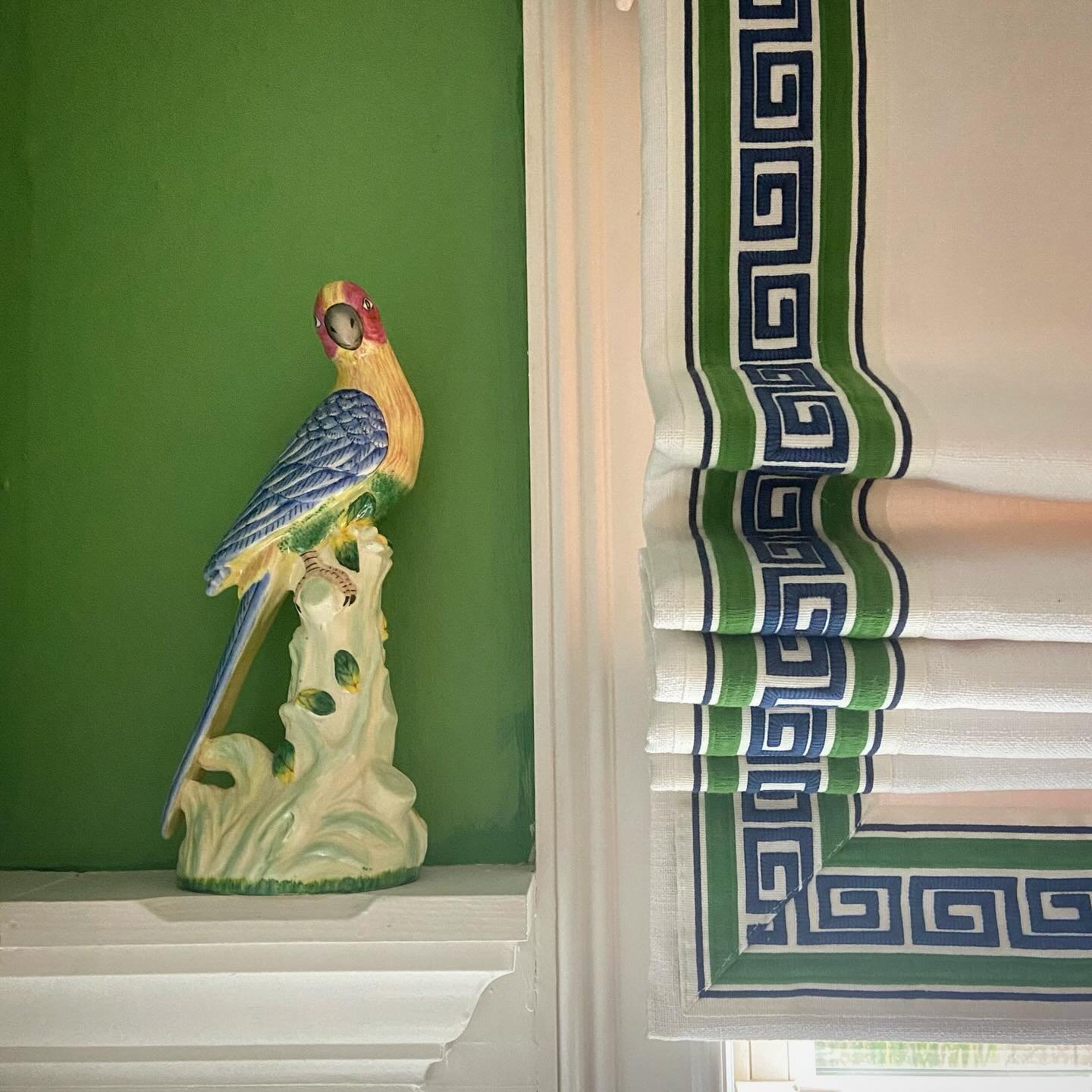 Love the blue and green color combo with the trim on these pretty Roman shades! 🦜

#oldvillageinteriors #customwindowtreatments #thibaut #charlestondesign