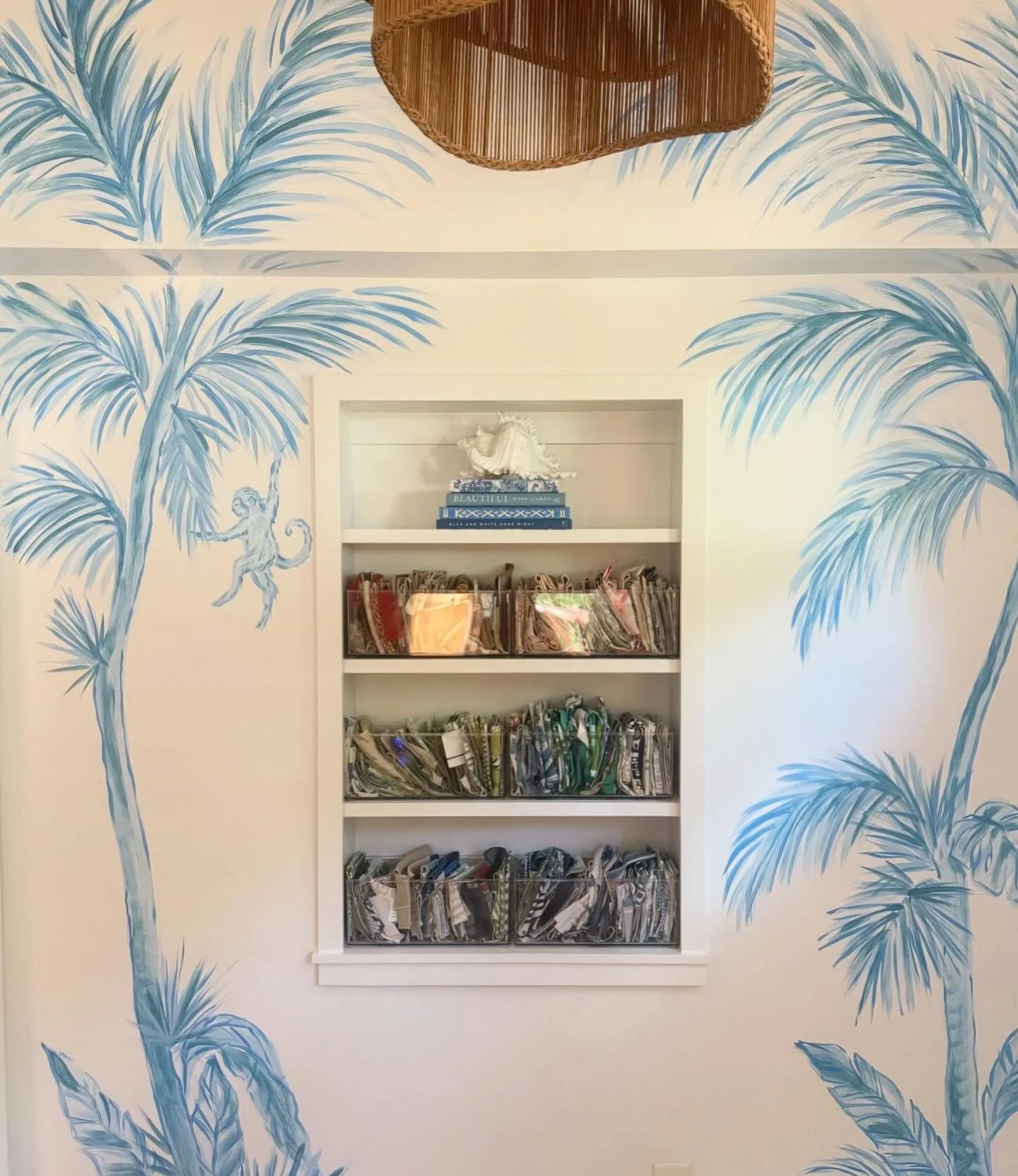 My new office mural makes me so HAPPY!!! Thank you @ashleyd_studio 🤩