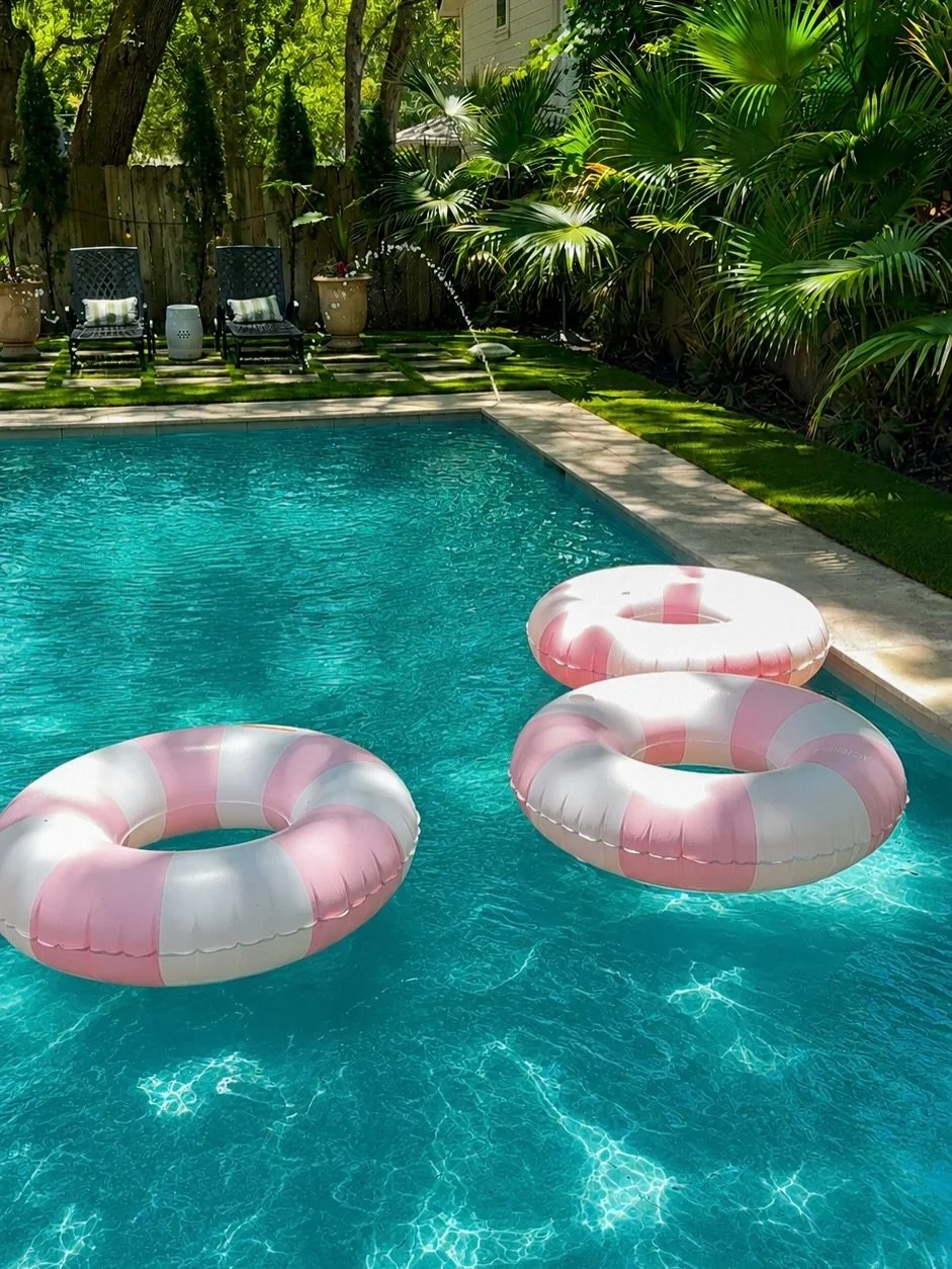 Summertime spot! Summer days are best spent poolside, and we designed this outdoor space to bring a touch of resort-style living right at home. 

#poolside #homeexteriors #outdoorliving #pool #turf