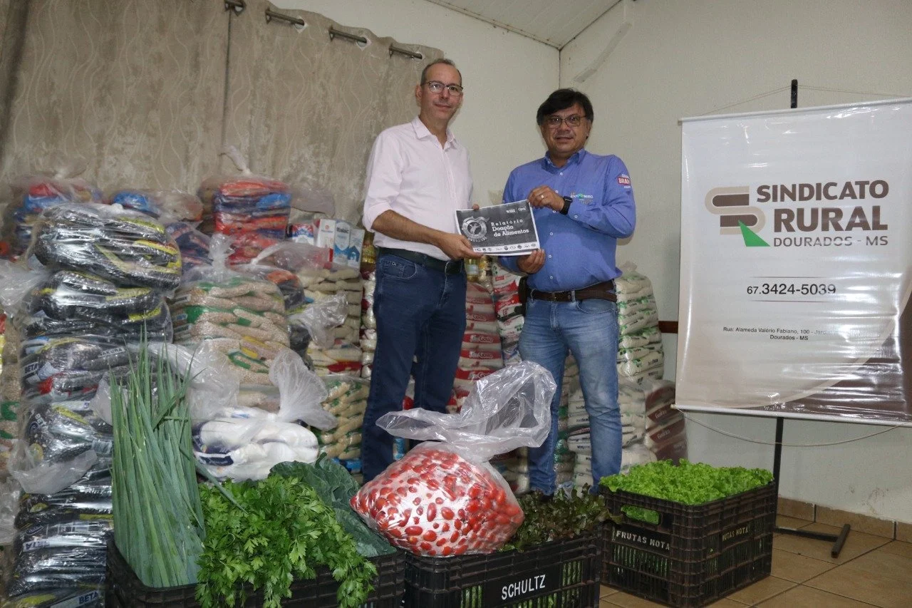 Sindicato Rural entrega 2 toneladas de alimentos para entidades assistenciais
