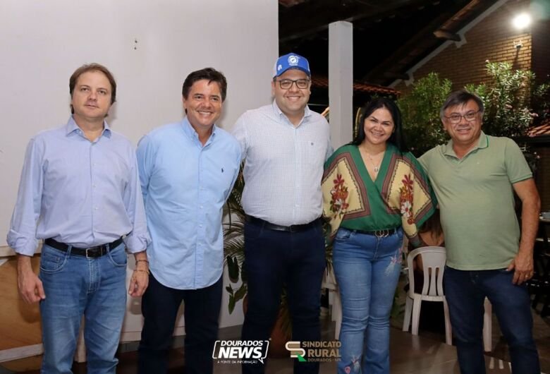 Festa de Peão traz shows gratuitos e rodeios em touros e cavalos