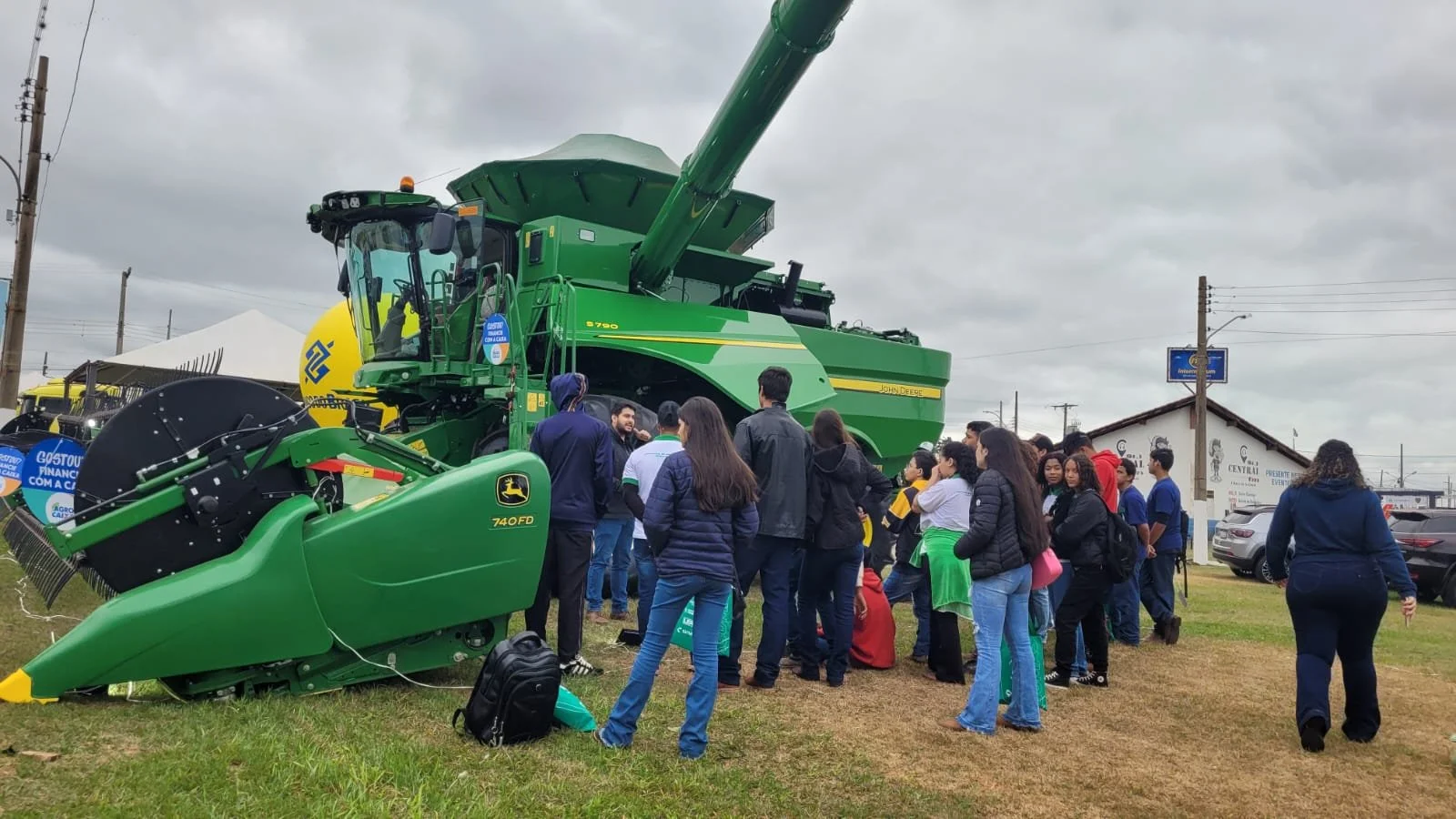 Estudantes visitam a Expoagro e conhecem de perto as atividades da feira