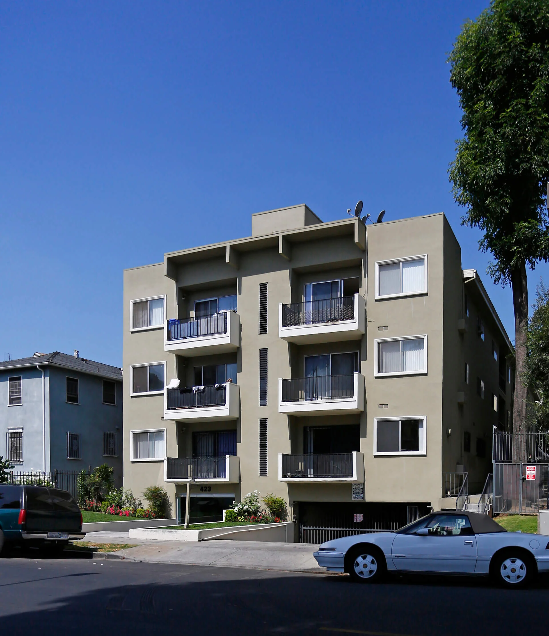423 S Hoover St.