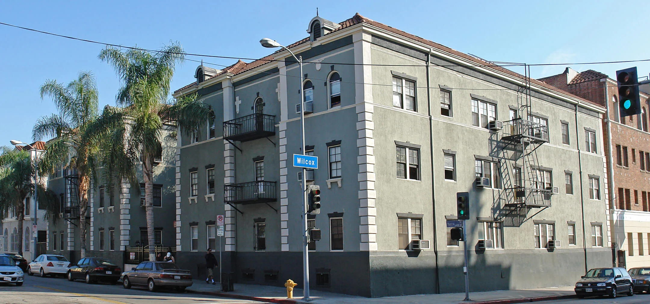 Hollywood Arms
