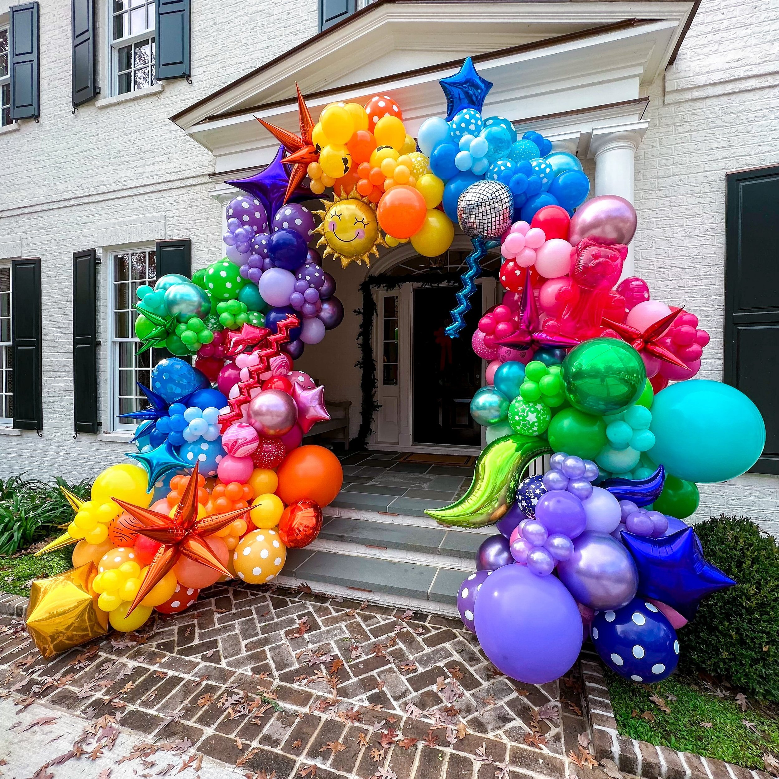 Hoping your Saturday is filled with rainbows and sunshine. 
🌈☀️🌈☀️🌈☀️🌈☀️🌈☀️🌈☀️🌈☀️
#charlotteballoons #balloonbusiness #balloonentrance #balloondecor