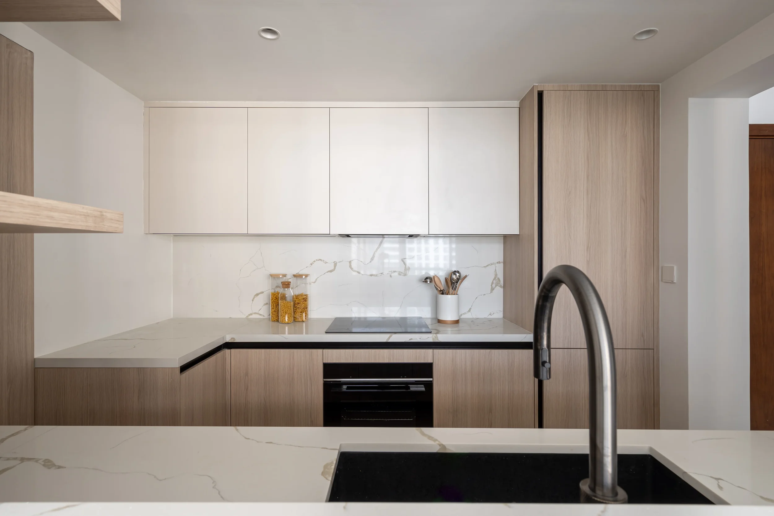 marina-apartment-kitchen-03-dubai-interior-design.webp