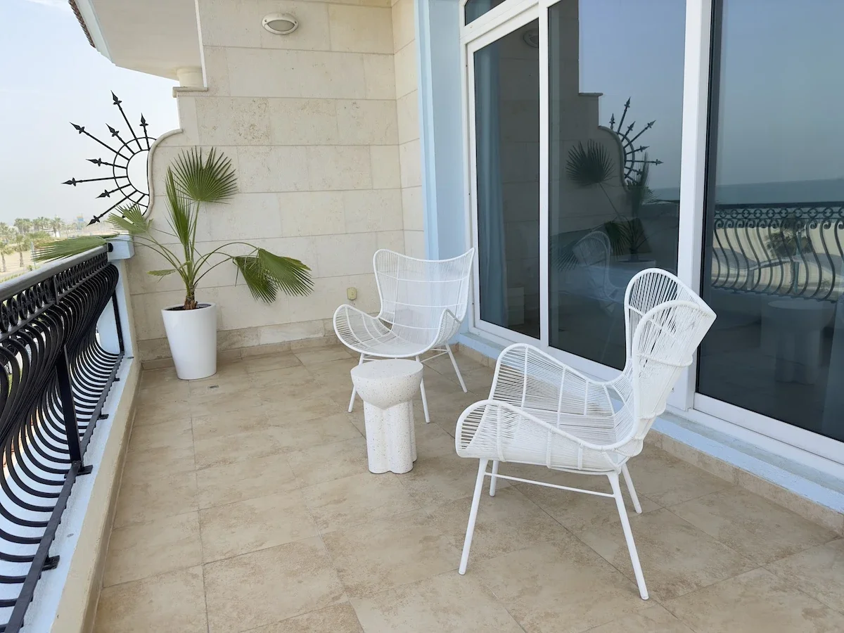 kite-beach-villa-balcony-dubai-interior-design.webp