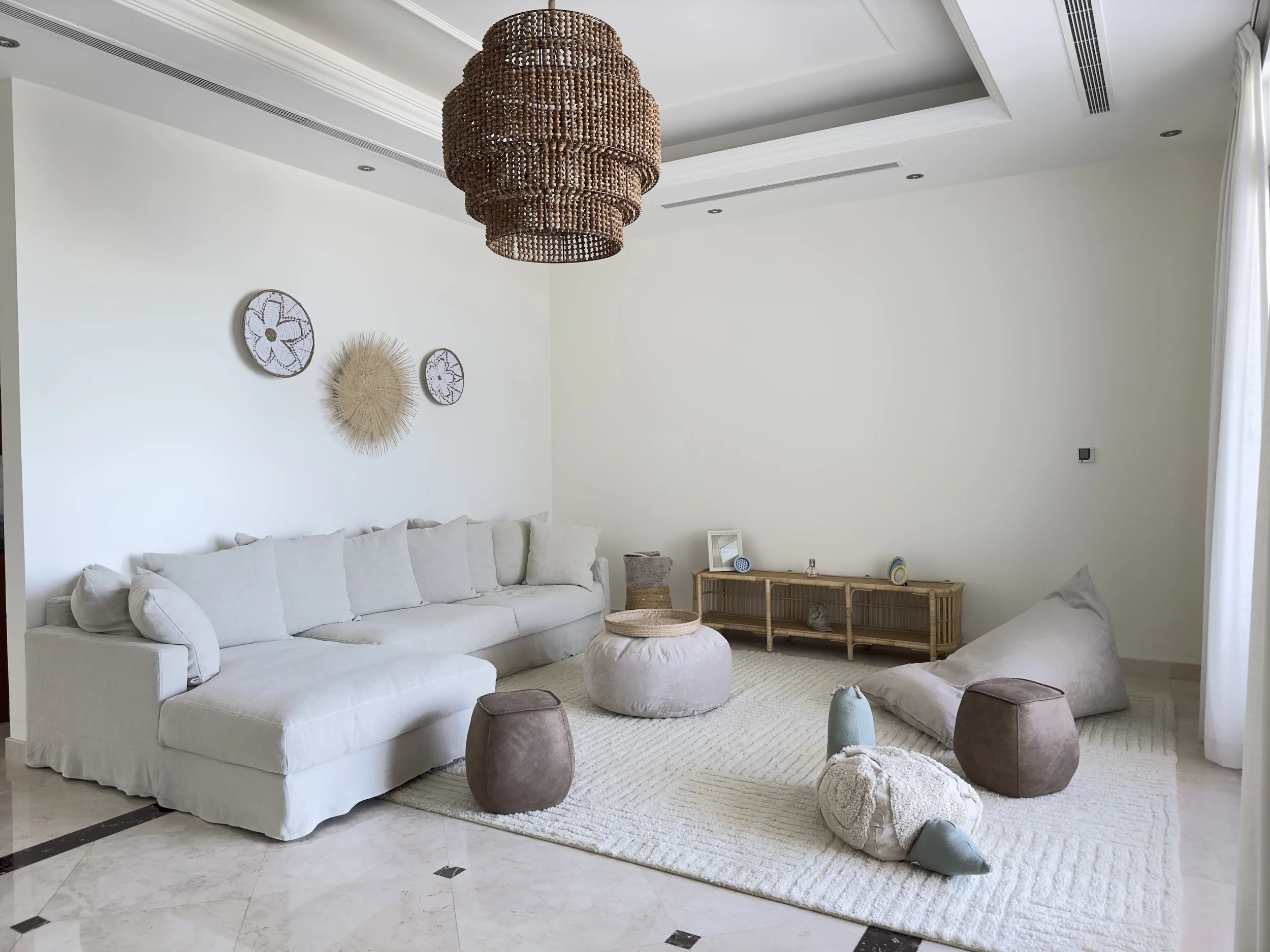 kite-beach-villa-family-room-dubai-interior-design.webp