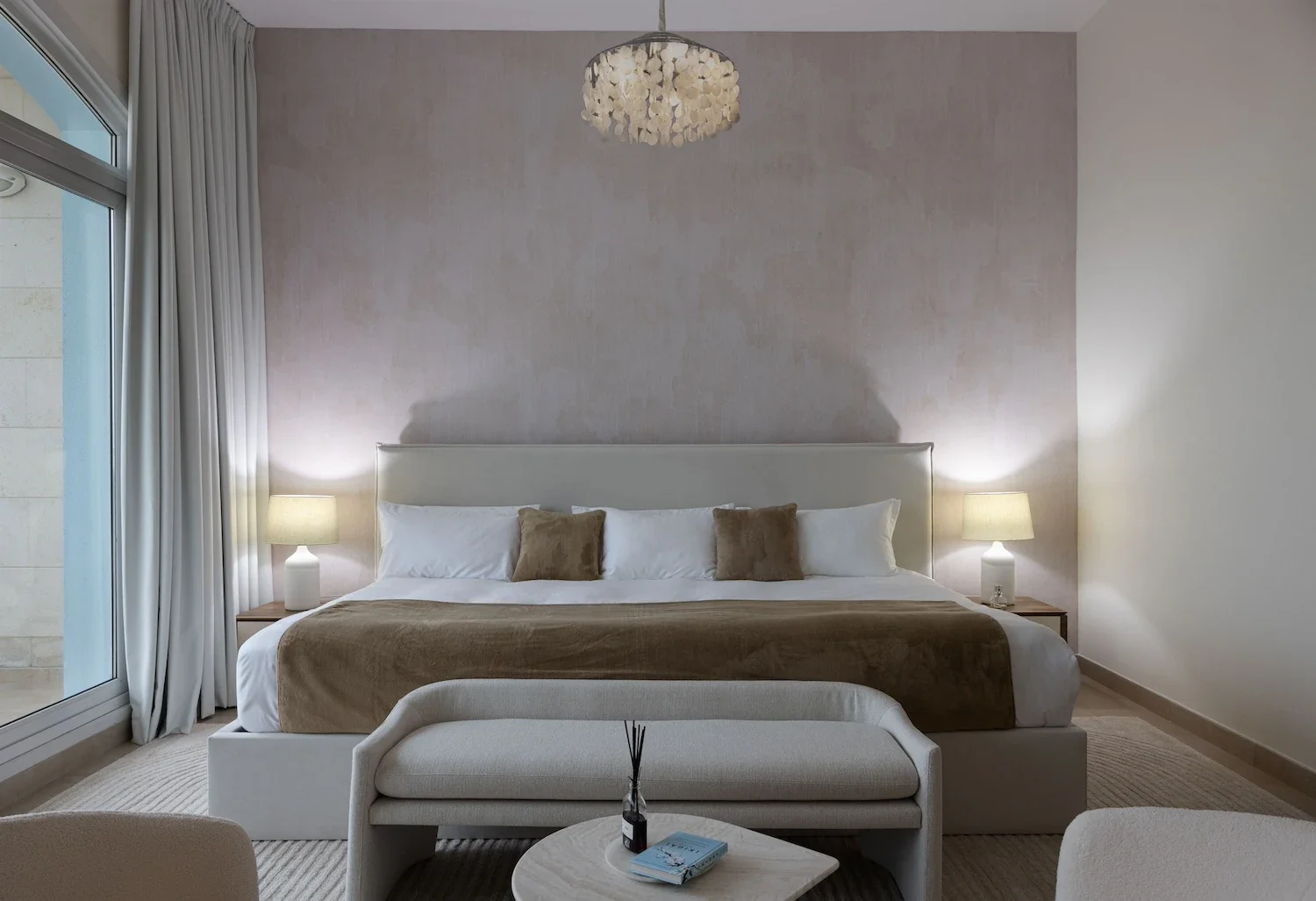 kite-beach-villa-master-bed-02-dubai-interior-design.webp