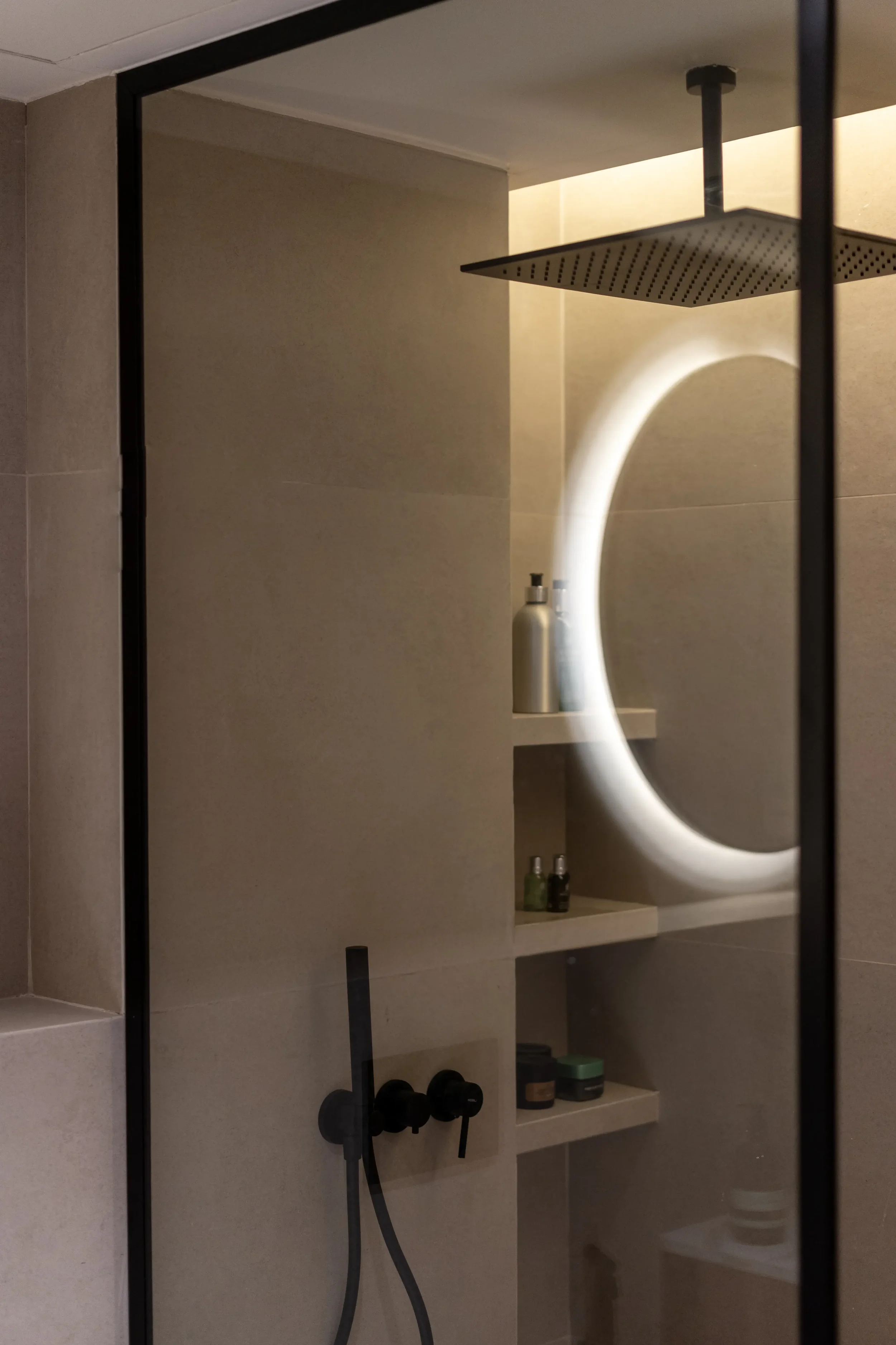 marina-apartment-shower-detail-dubai-interior-design.webp