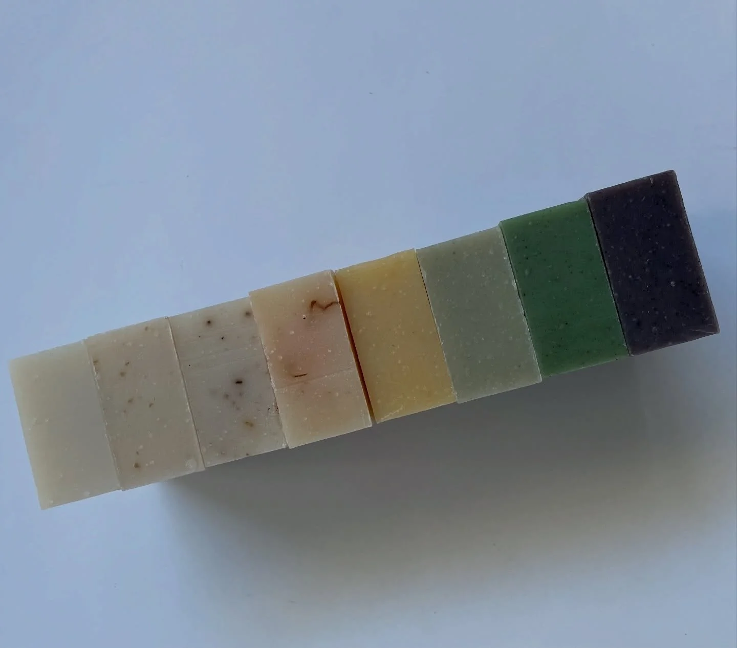 A SCENT FOR EVERY STORY 🌿 
Choose the scent. Add a stamped message. Make a memory! 

From birthdays to housewarmings, anniversaries to thank-you gifts, every detail matters ✨ DM us to create yours 💛
#customizedgifts #laartist #corporategifts #party