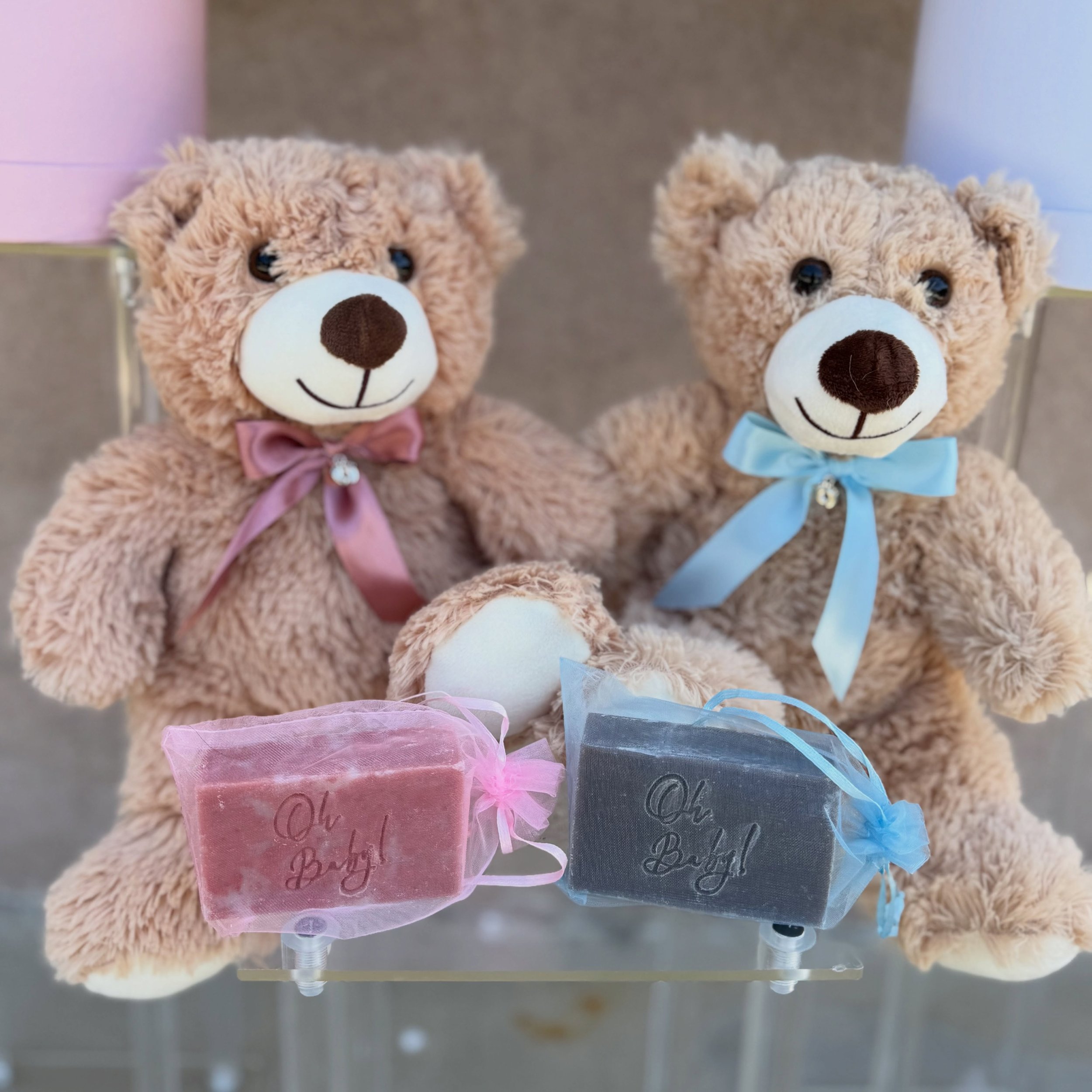 For the mamas, the babies, and all the love in between 🧸🌸🩵🤍🩷

A teddy bear to keep, flowers to enjoy, and a little something for mama.

One of my favorite gifts to create for growing families. 🤍
DM to customize yours 💖
#babygift #newbabygift #