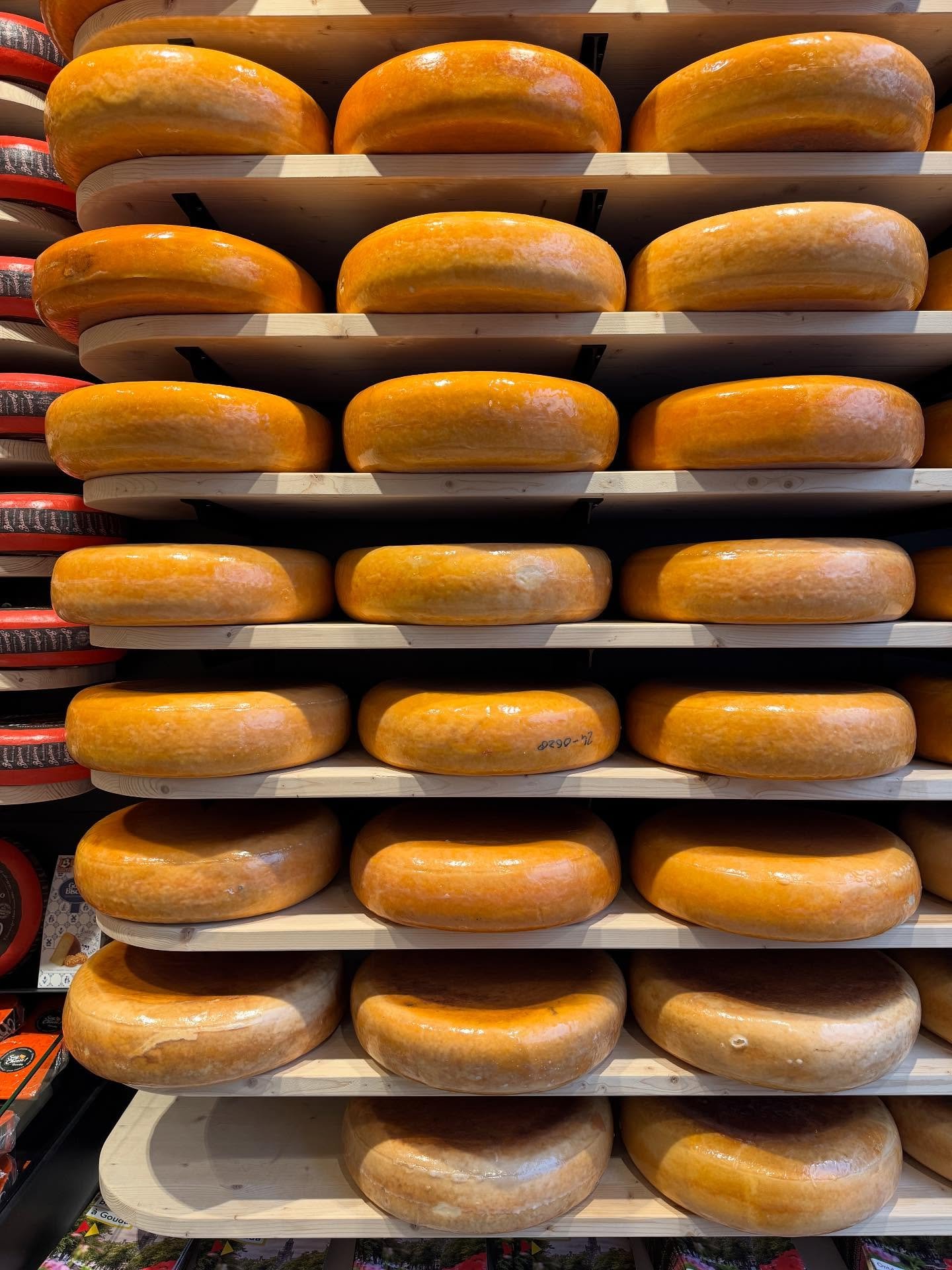 Oh Gouda, you seductress, with your divine cheese and Stroopwafels, canals and cobblestones! What a lovely place and such a fun way to end Day 2! Not only did we sample dozens of Gouda cheese variations and stumble upon an automated Stroopwaffle shop