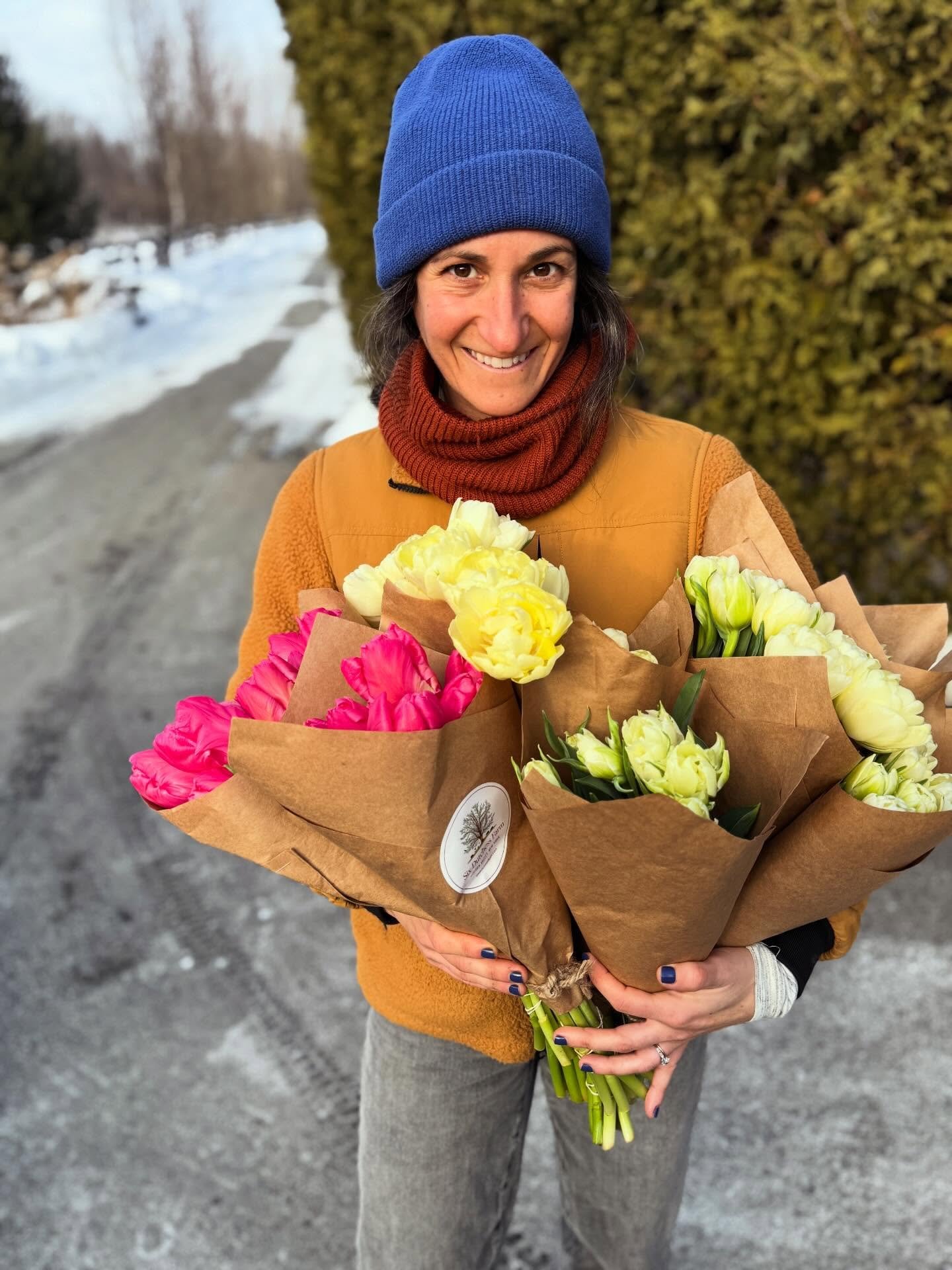 Hi Friends, the cold and wind gusts were just too strong for us to bring flowers to @coldspringfarmersmarket this morning BUT we will be at @beaconfarmersmarket tomorrow (Sunday) with a heated van full of fresh flowers for you! Stop by 10am to 1pm fo