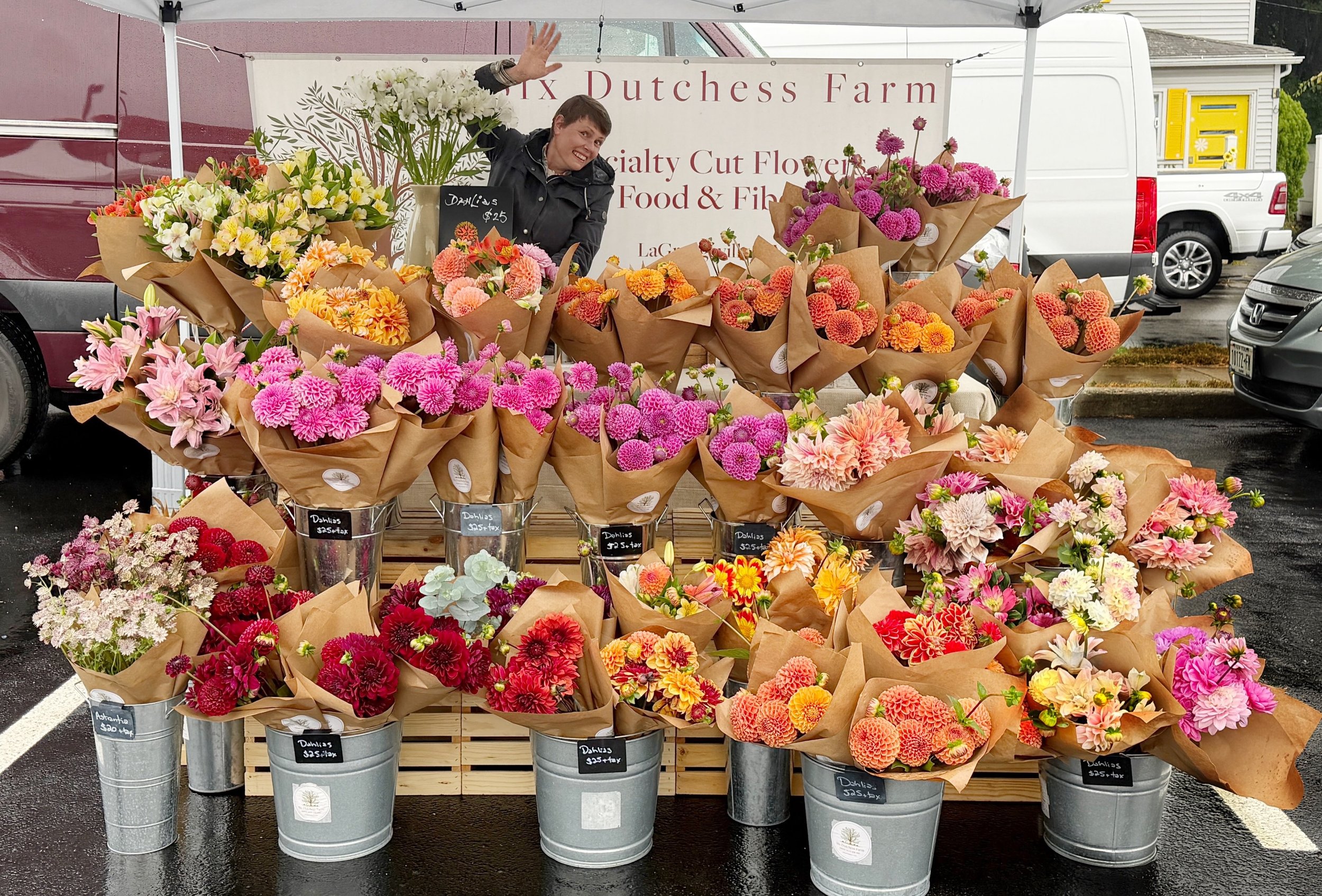 A huge THANK YOU to all of our friends &amp; customers who came out to the markets this weekend and especially to @beaconfarmersmarket yesterday! It&rsquo;s been the 5th rainy Sunday this fall and yesterday brought us a pretty heavy downpour! You sti