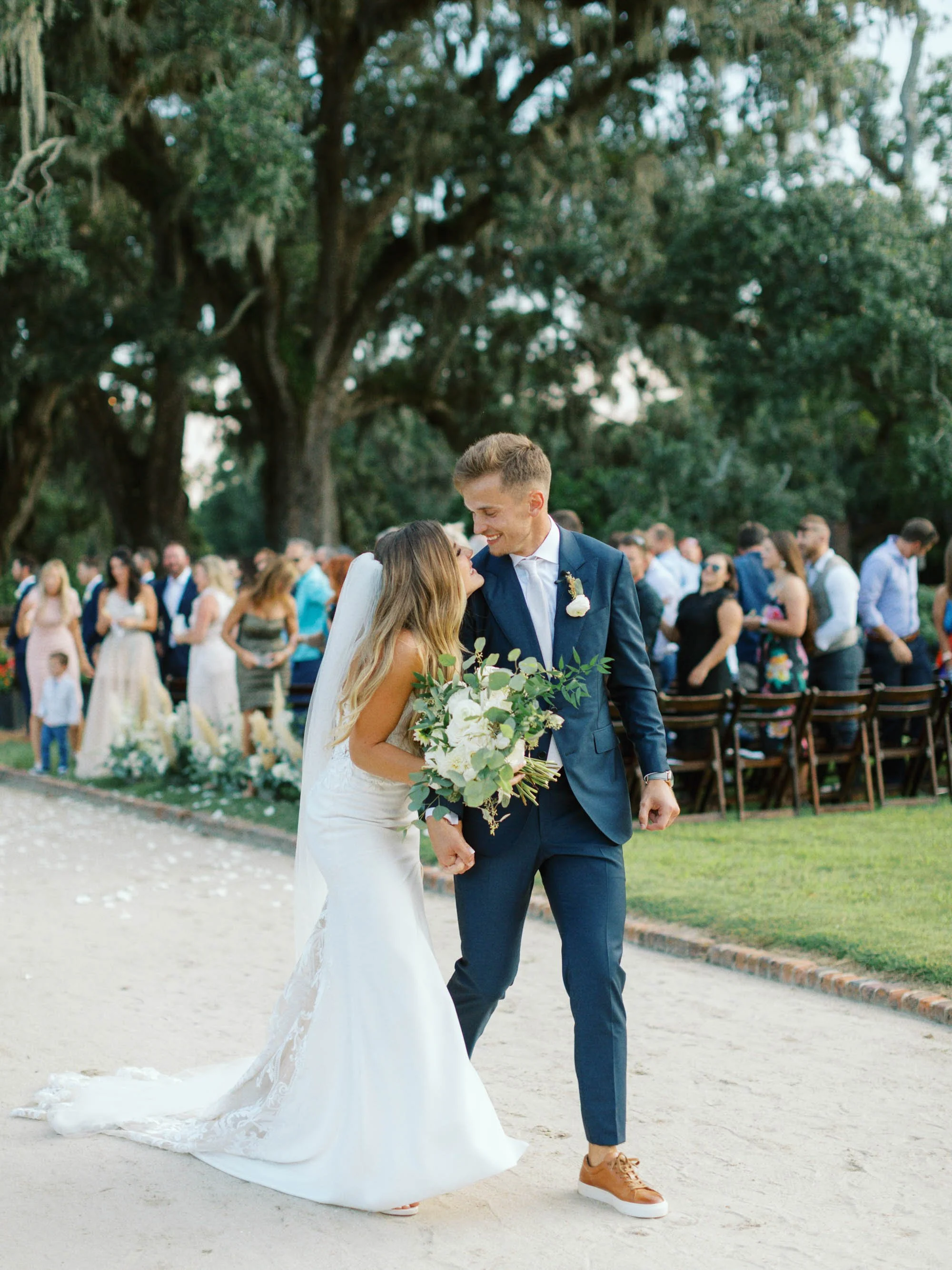 boone-hall-charleston-summer-wedding-photos_022326_00065.jpg