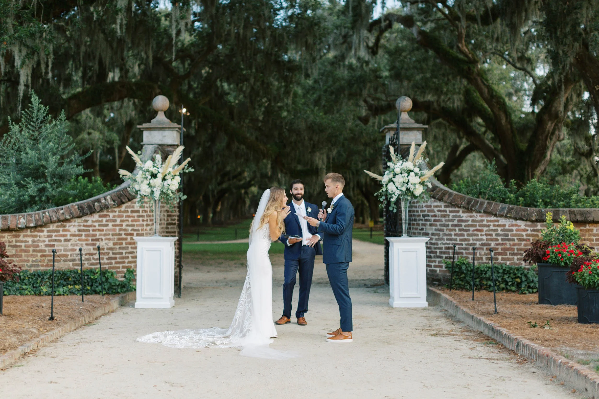 boone-hall-charleston-summer-wedding-photos_022326_00062.jpg