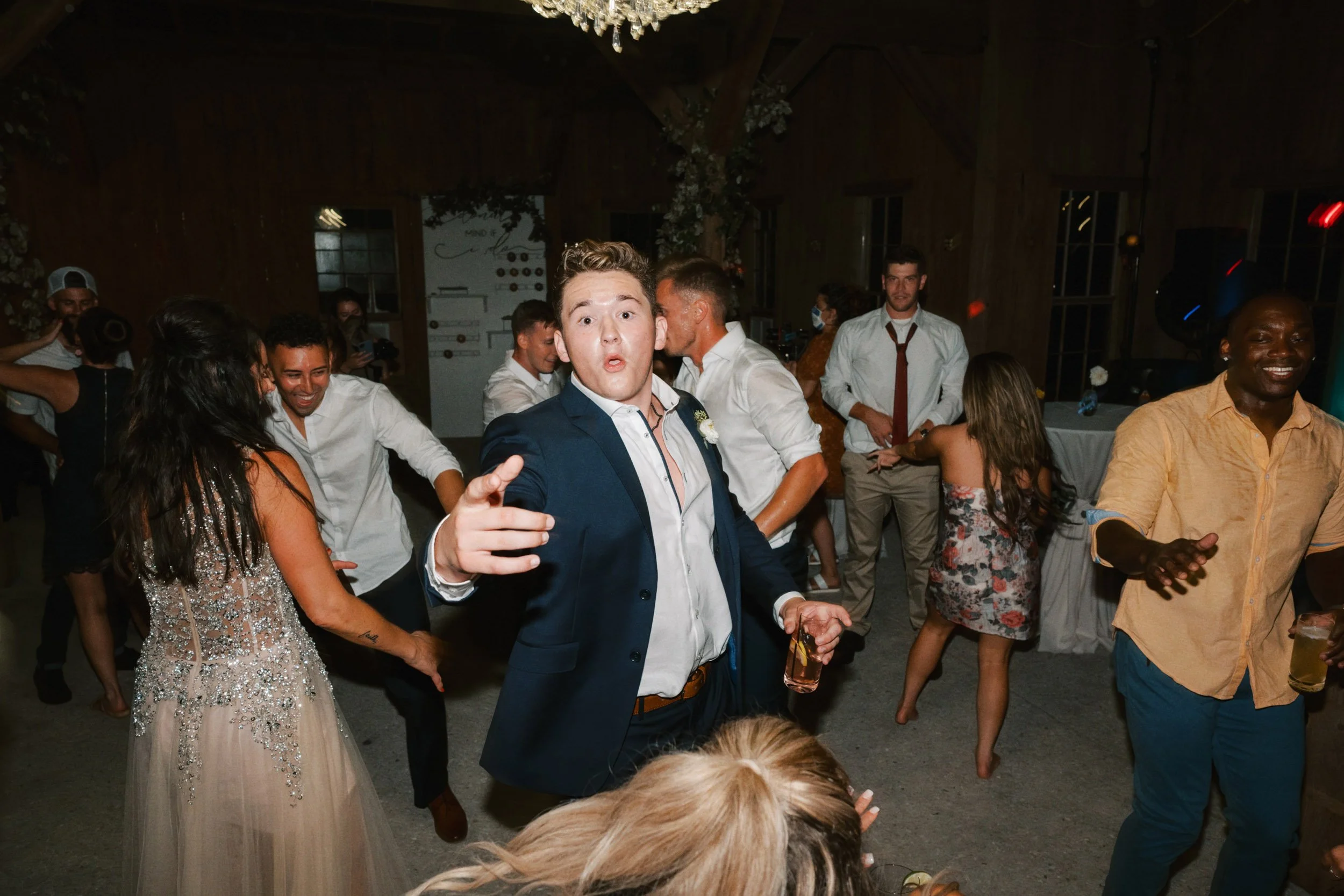 boone-hall-charleston-summer-wedding-photos_022326_00115.jpg