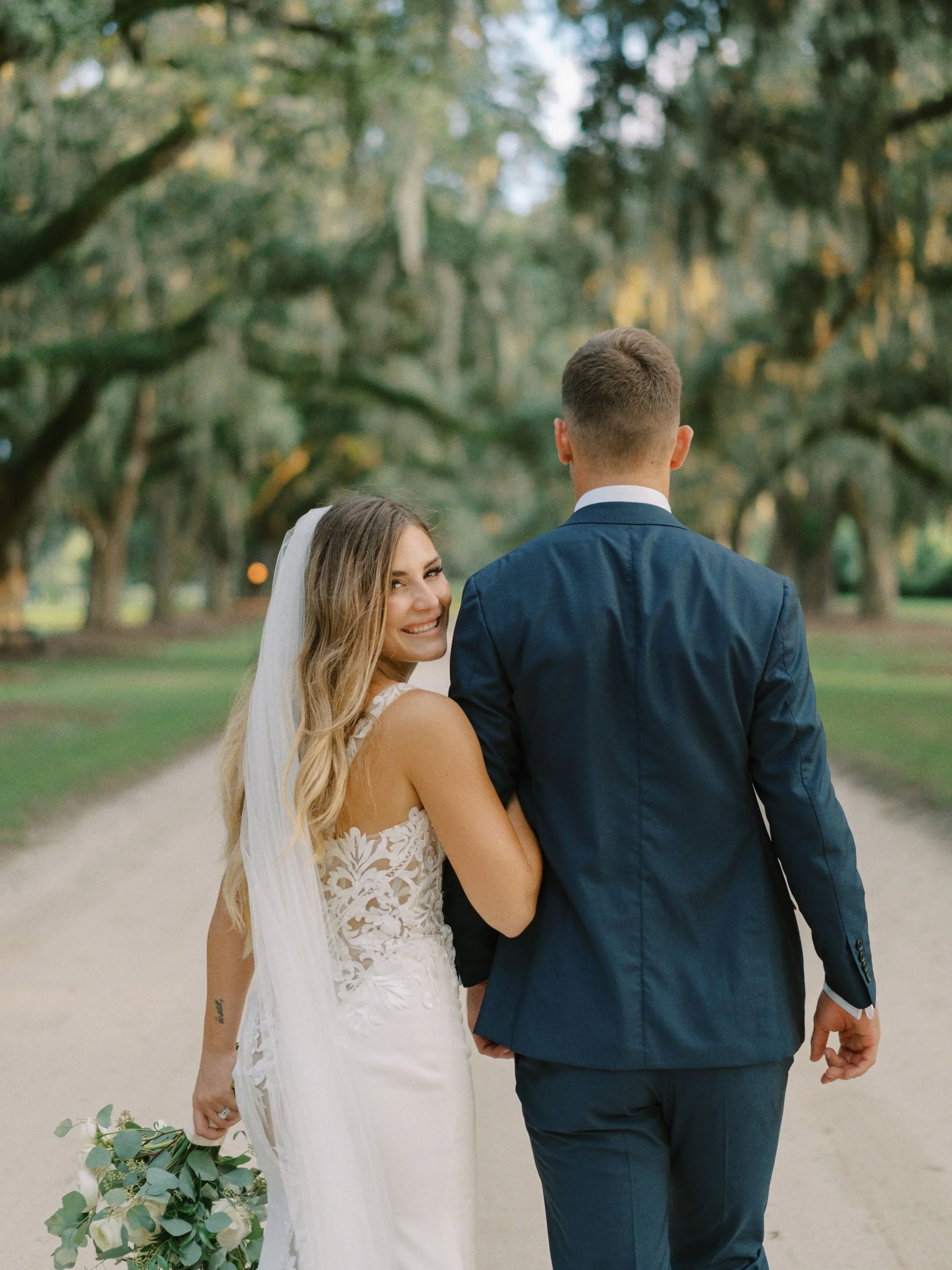boone-hall-charleston-summer-wedding-photos_022326_00097.jpg