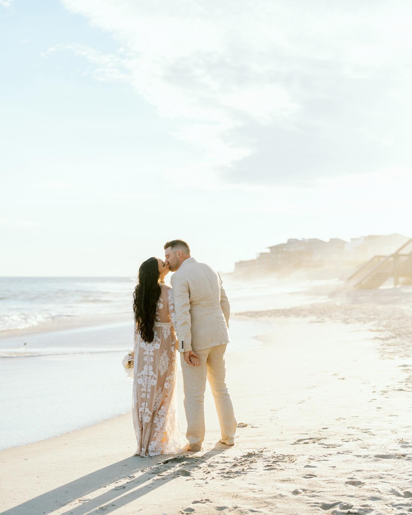 Beach light wins! Not really a shocker here, but the sun, sand, and water really know how to turn it on when it wants. What a perfect little wedding day ❤️