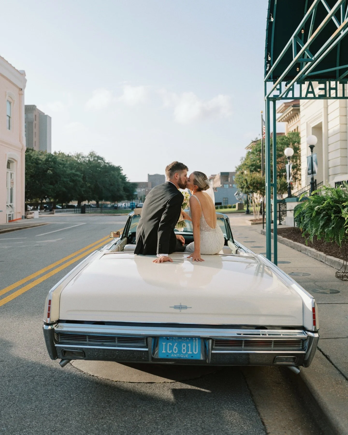 Couples, photographers, and planners what do you think is the ideal amount of time for portraits on a wedding day? 👇🏻