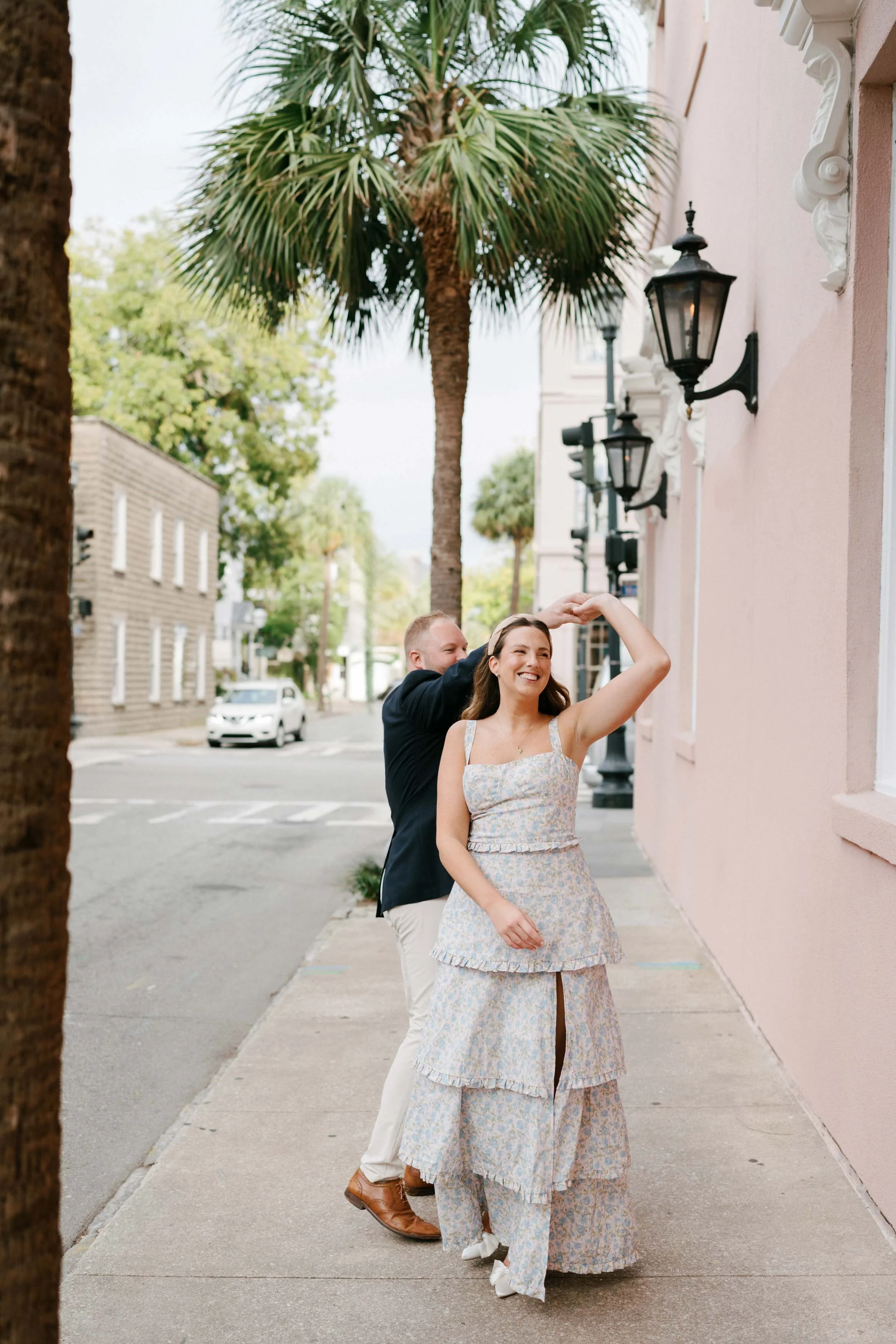 downtown-charleston-engagement-session-meg-andrew-013.jpg