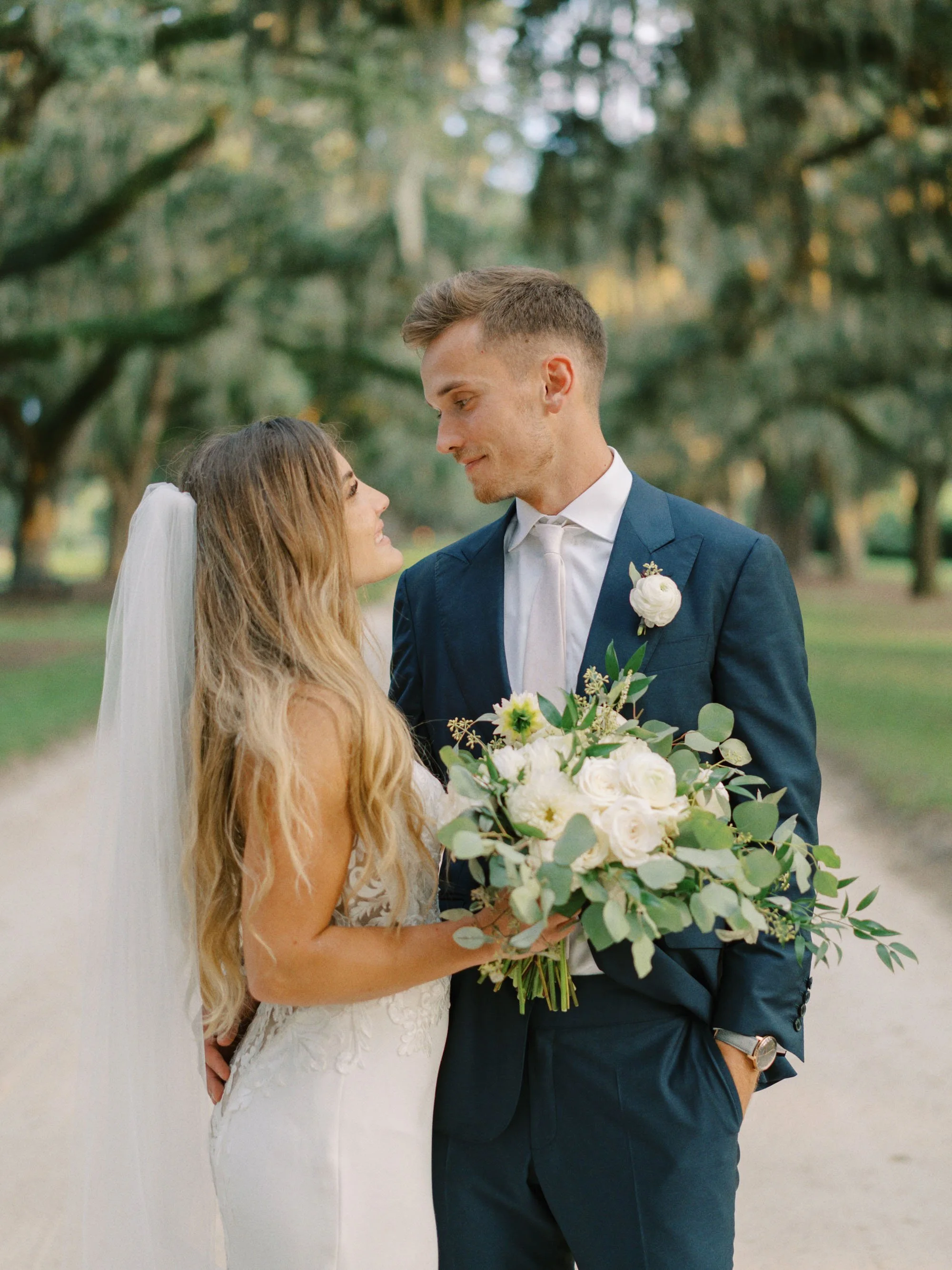 boone-hall-charleston-summer-wedding-photos_022326_00099.jpg