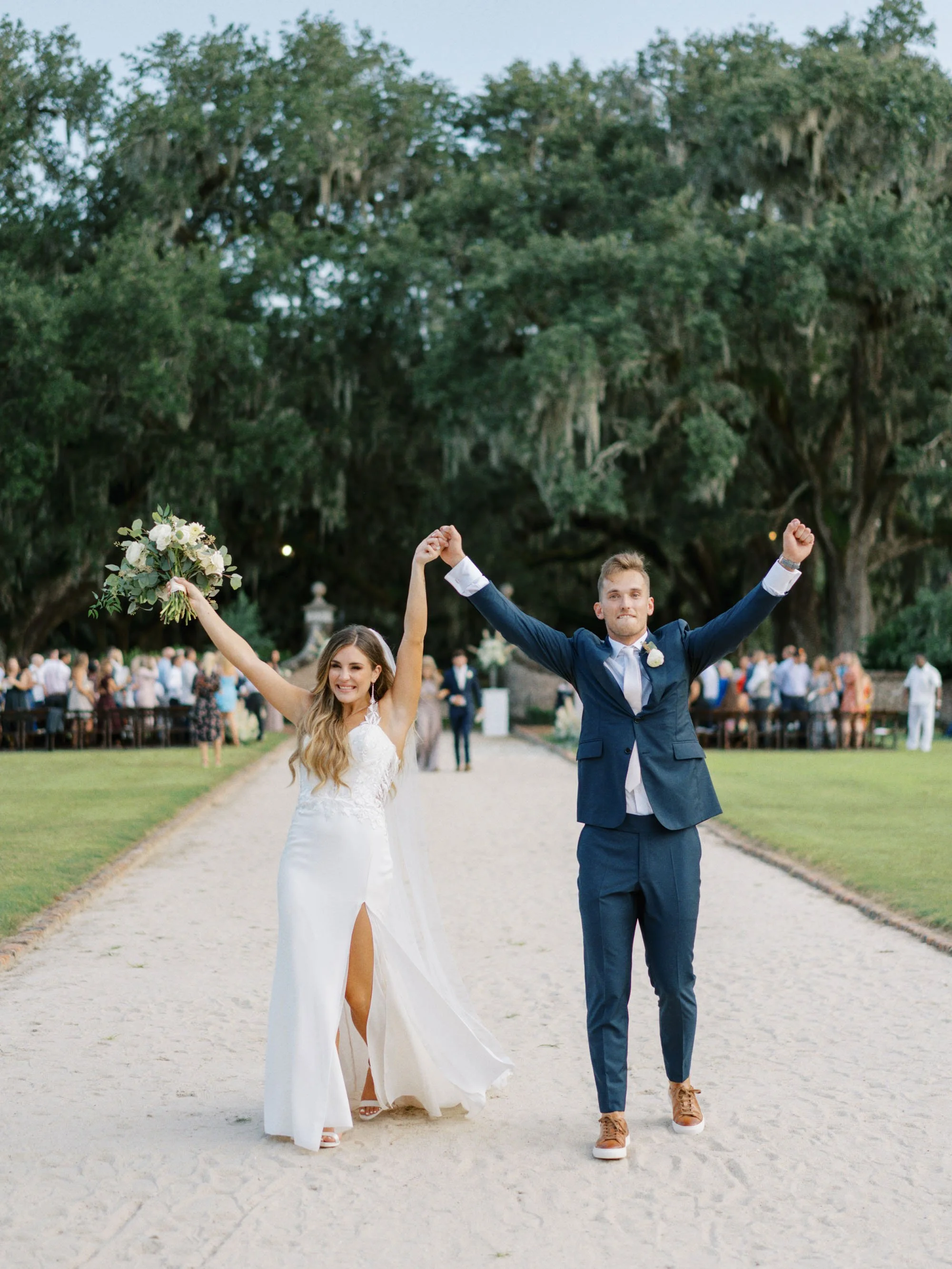boone-hall-charleston-summer-wedding-photos_022326_00068.jpg