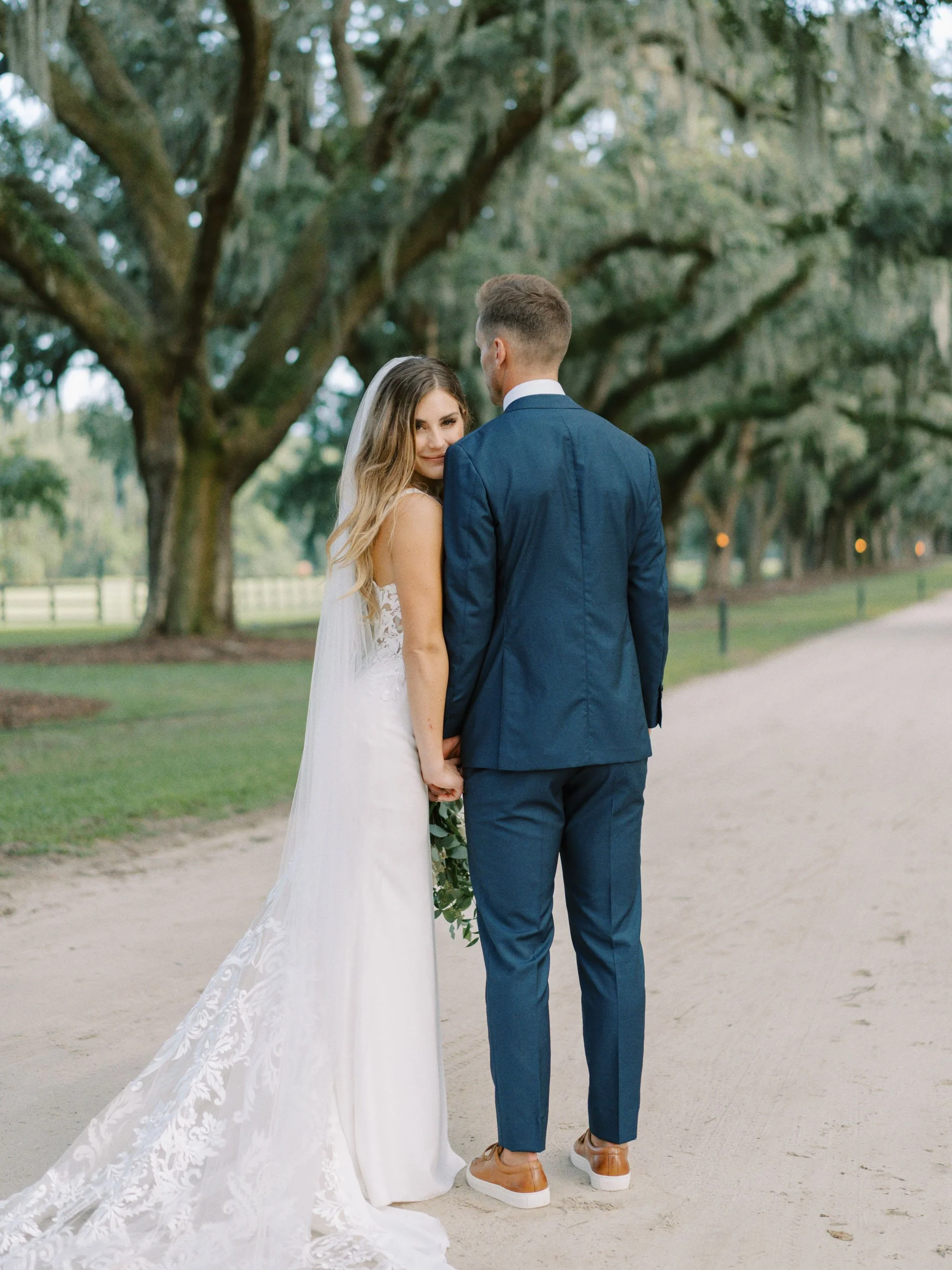 boone-hall-charleston-summer-wedding-photos_022326_00094.jpg