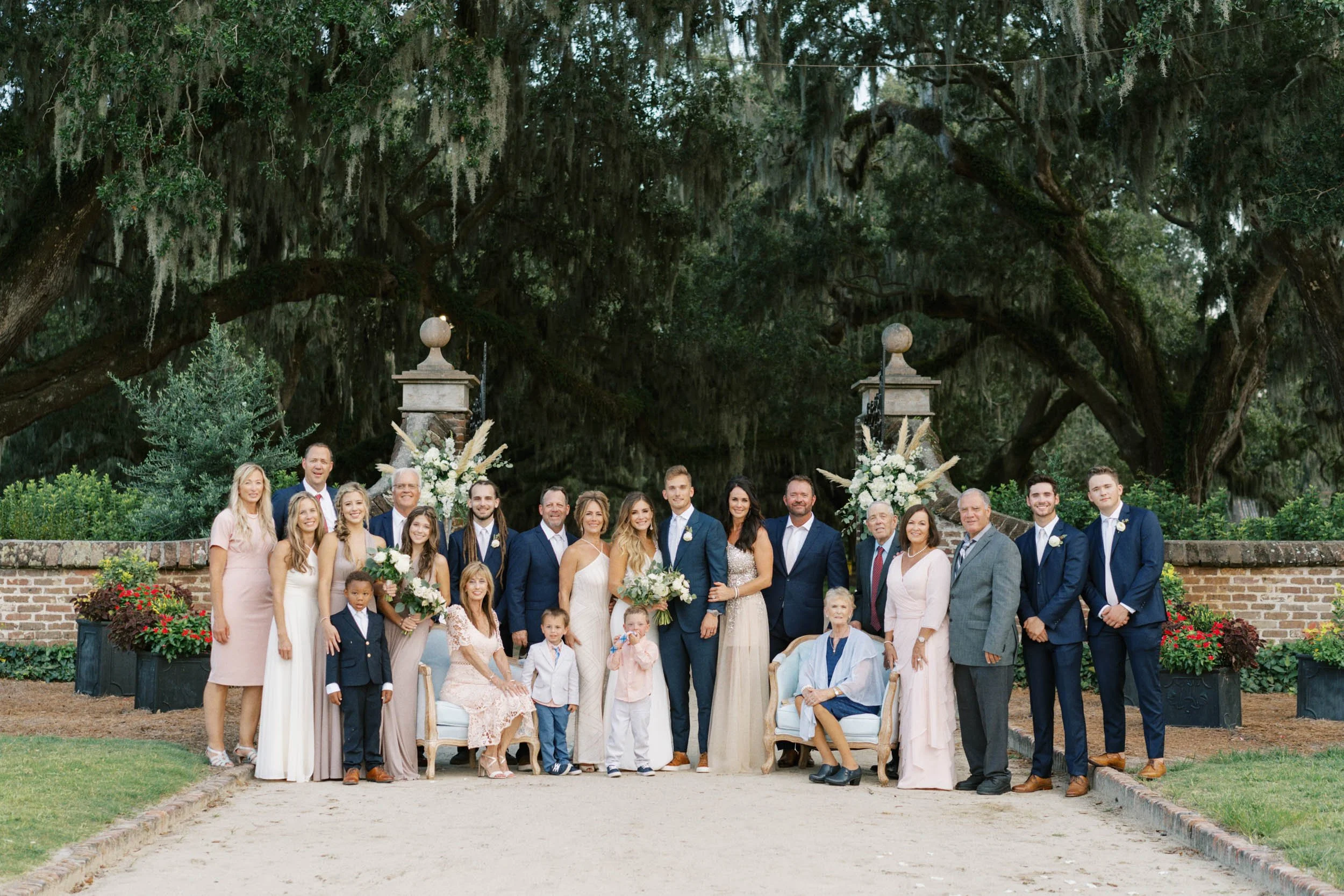 boone-hall-charleston-summer-wedding-photos_022326_00071.jpg