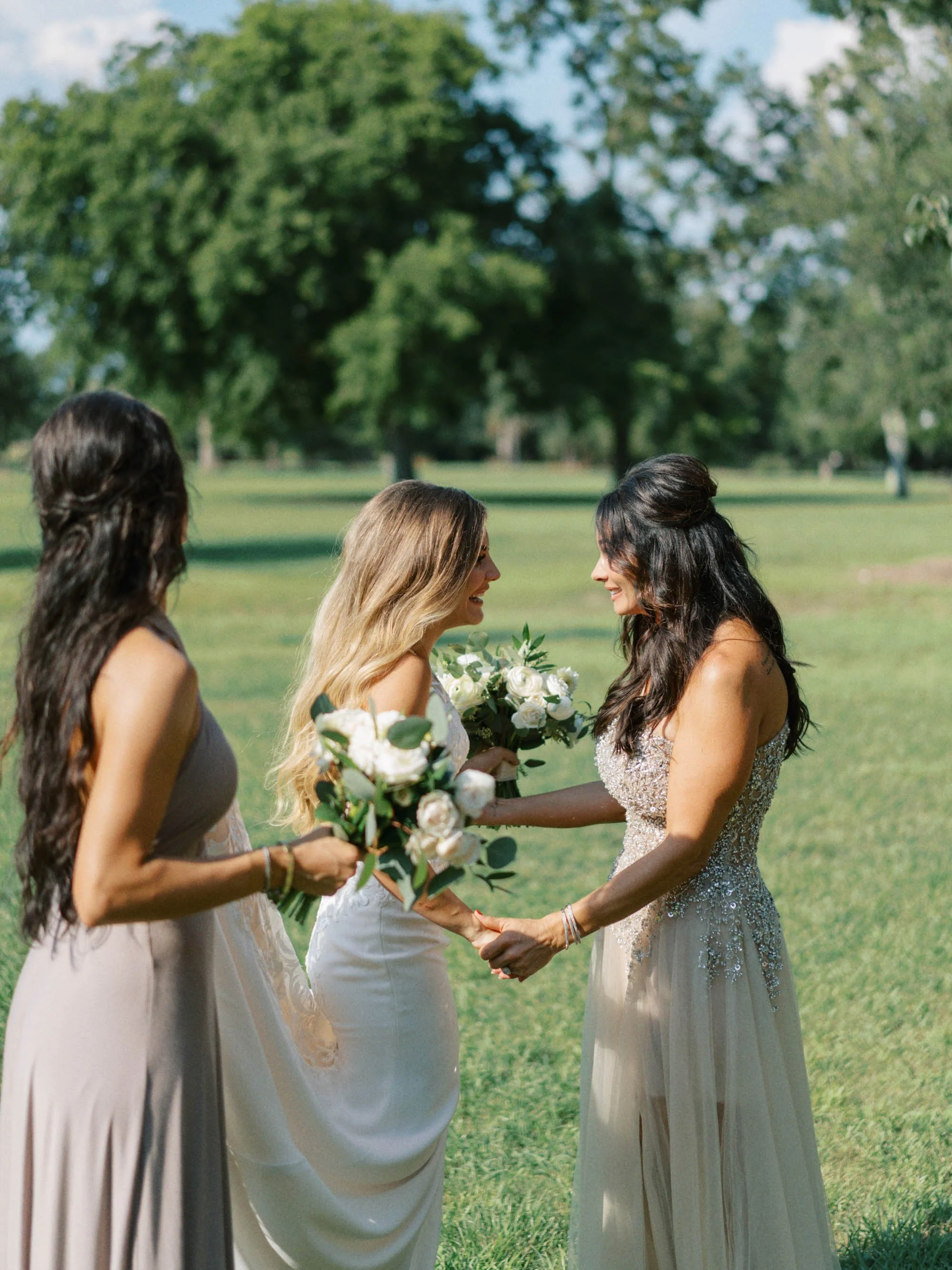 boone-hall-charleston-summer-wedding-photos_022326_00040.jpg