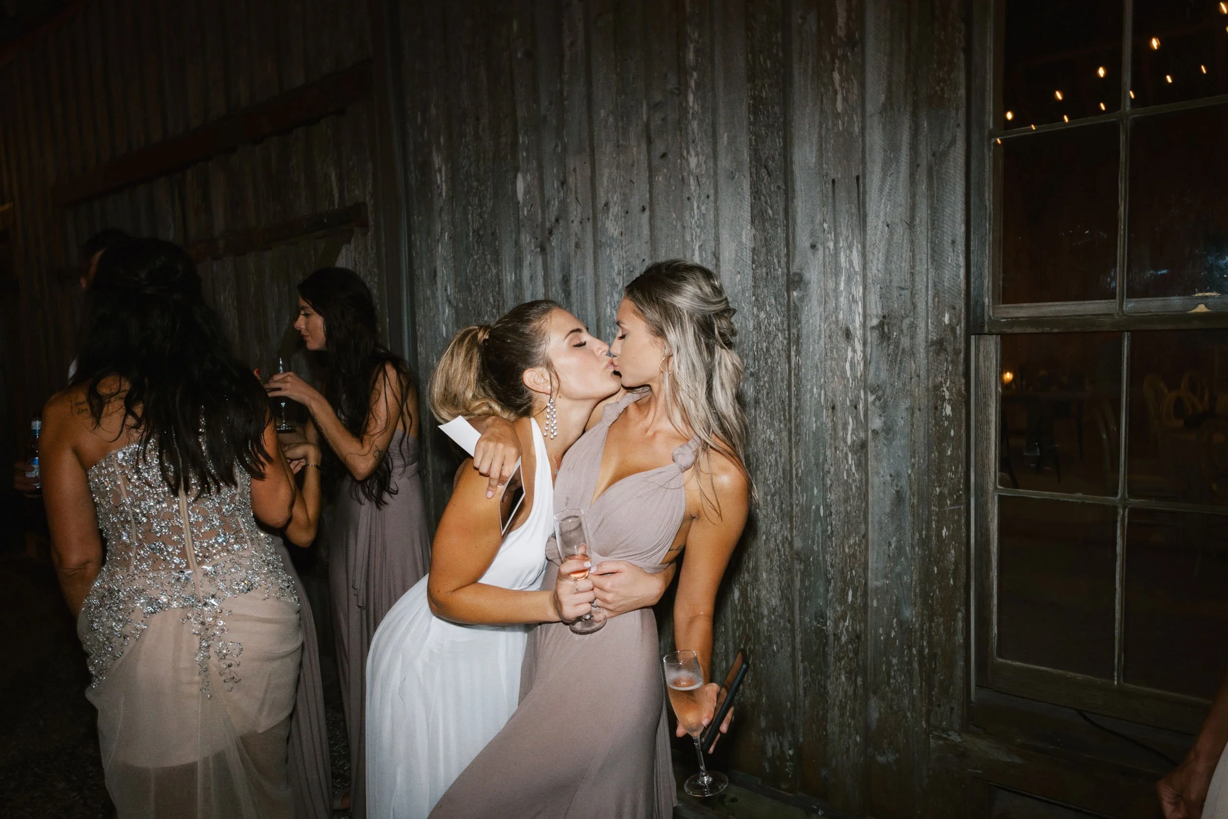 boone-hall-charleston-summer-wedding-photos_022326_00113.jpg