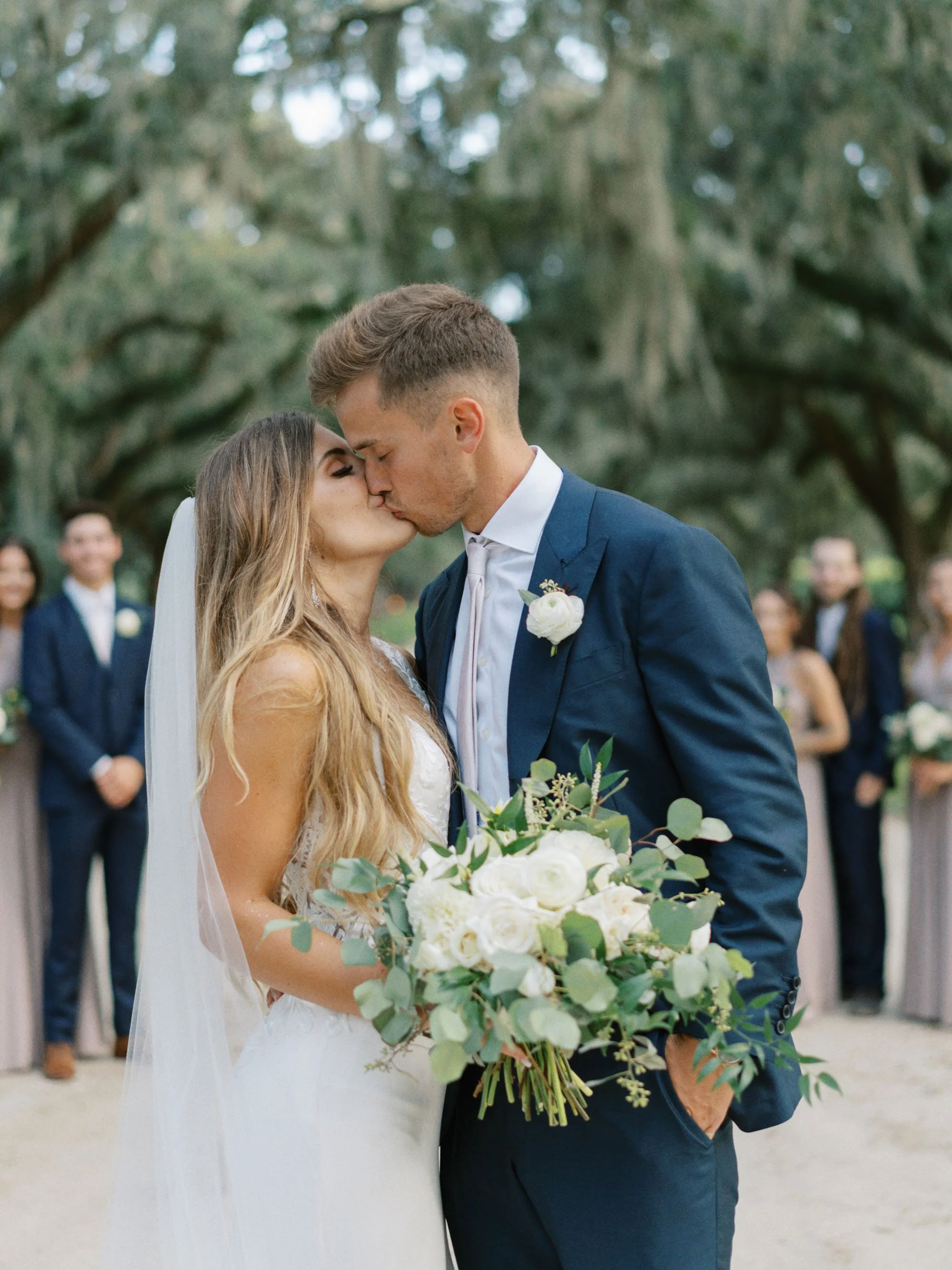 boone-hall-charleston-summer-wedding-photos_022326_00084.jpg