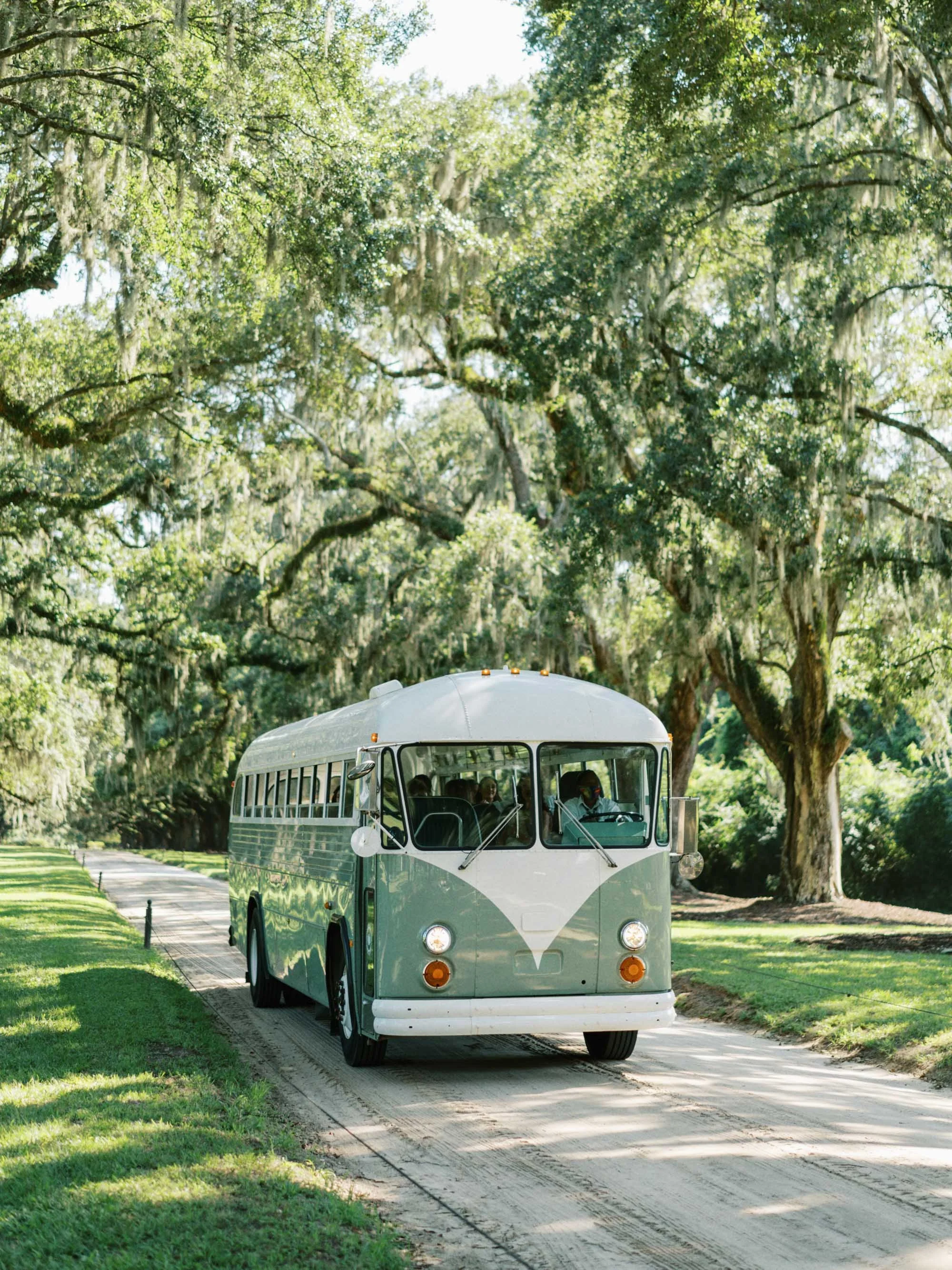 boone-hall-charleston-summer-wedding-photos_022326_00030.jpg