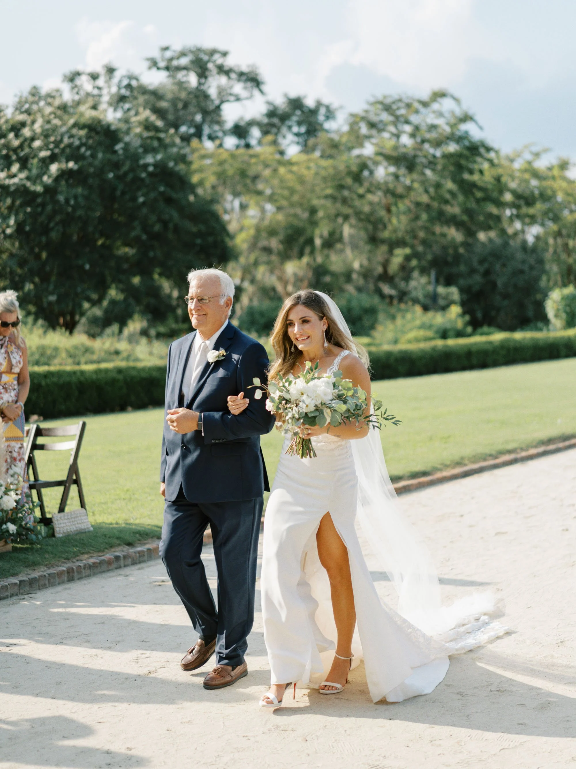boone-hall-charleston-summer-wedding-photos_022326_00052.jpg