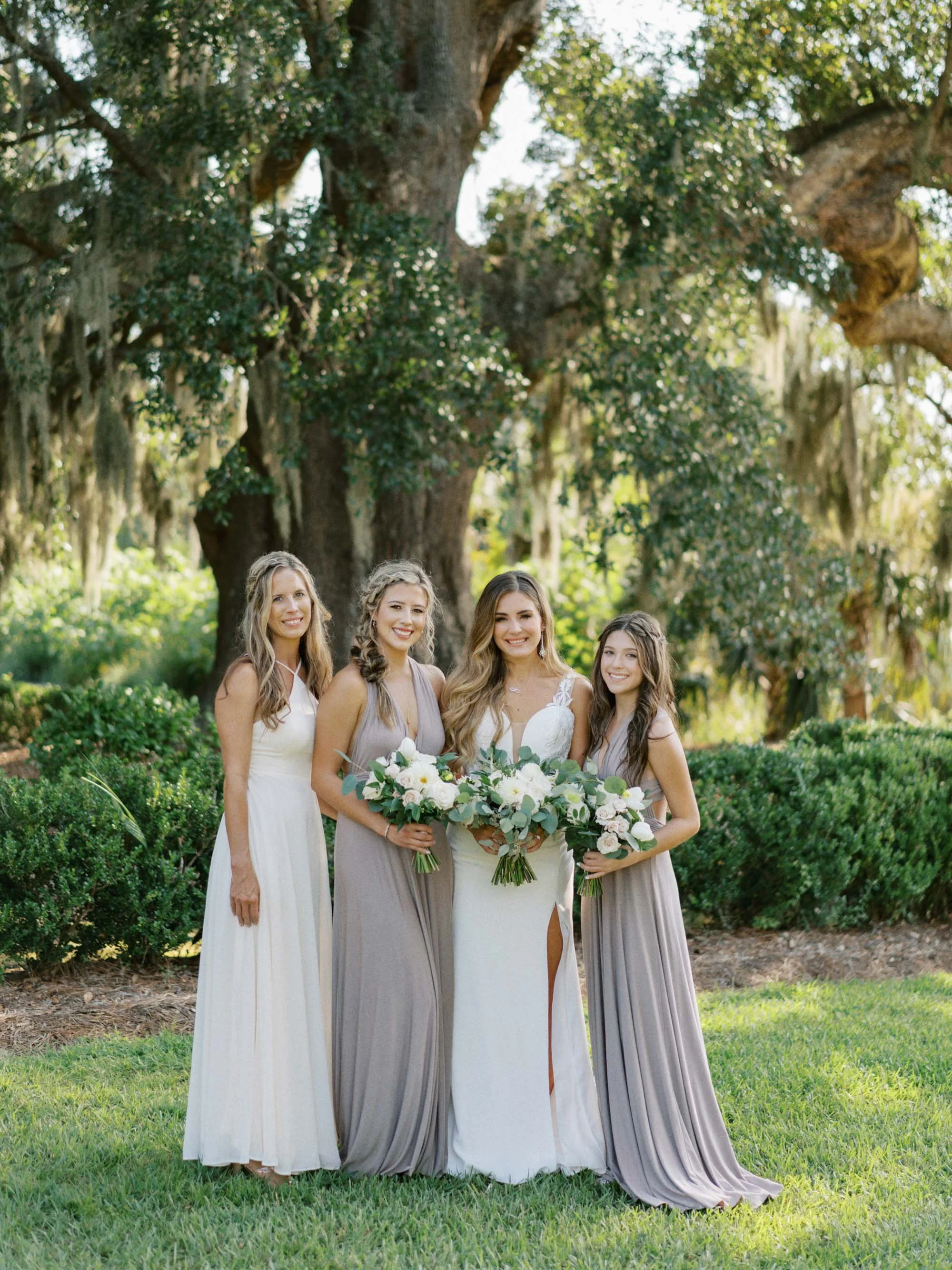 boone-hall-charleston-summer-wedding-photos_022326_00034.jpg