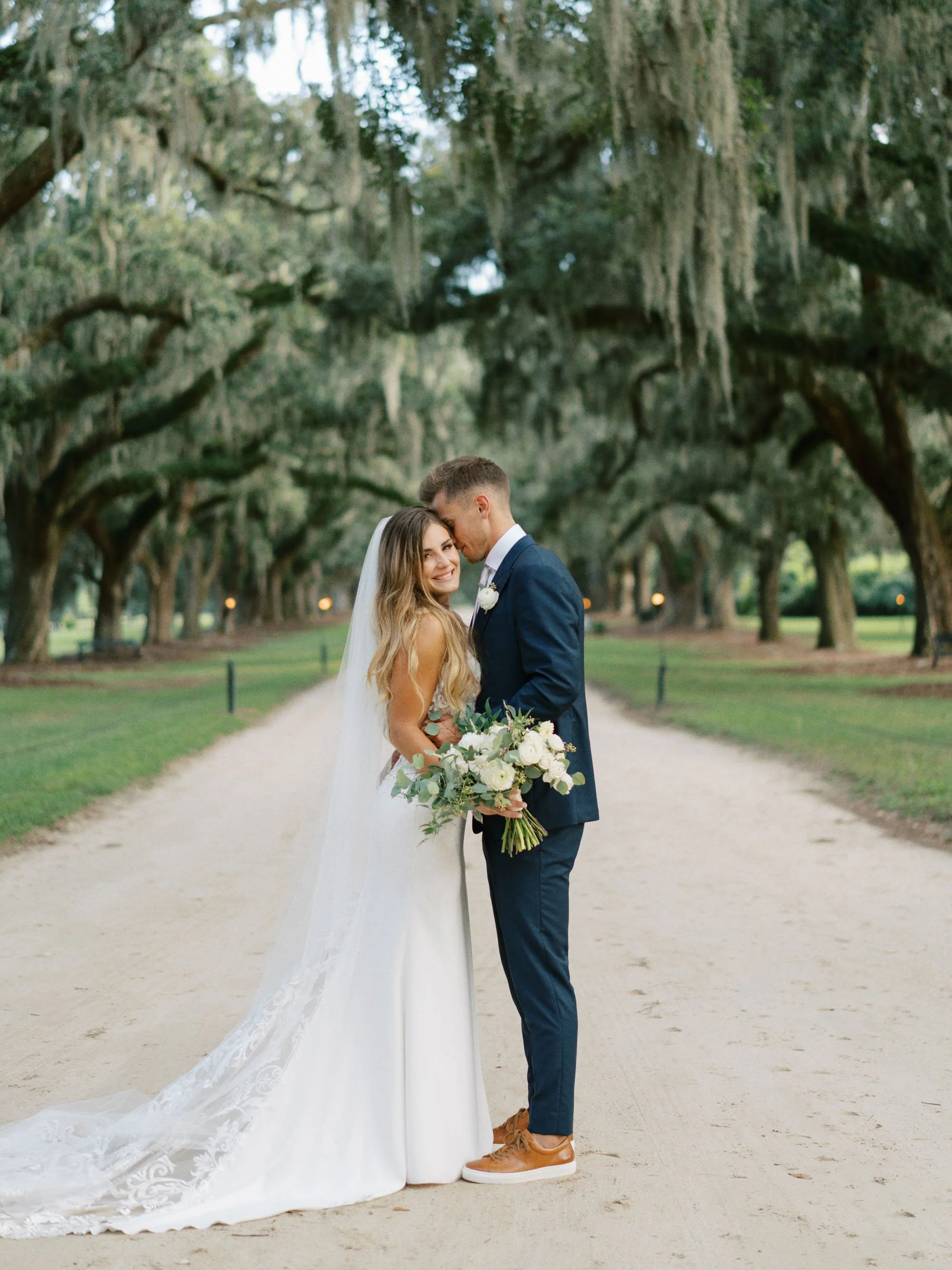 boone-hall-charleston-summer-wedding-photos_022326_00087.jpg