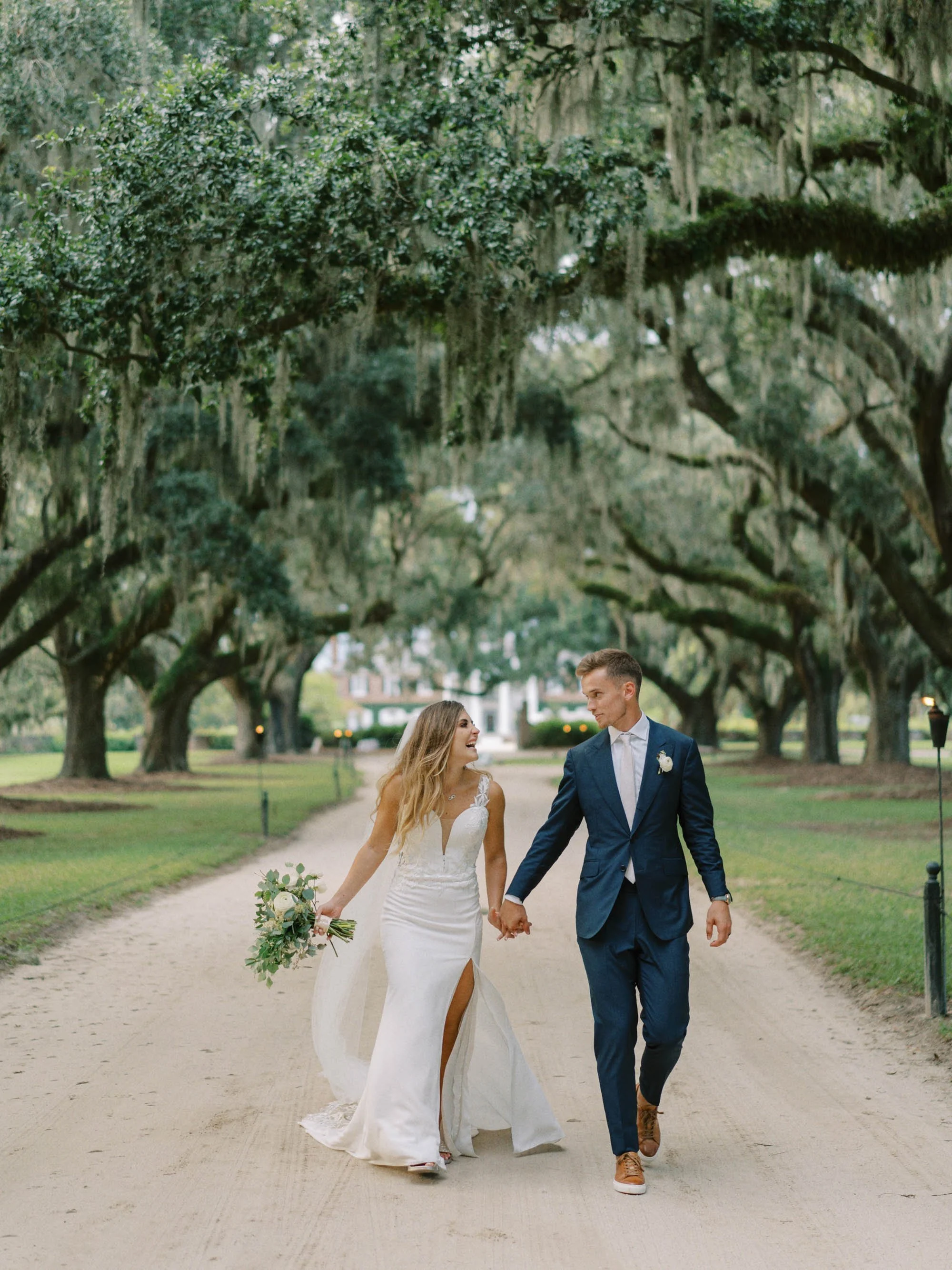 boone-hall-charleston-summer-wedding-photos_022326_00100.jpg
