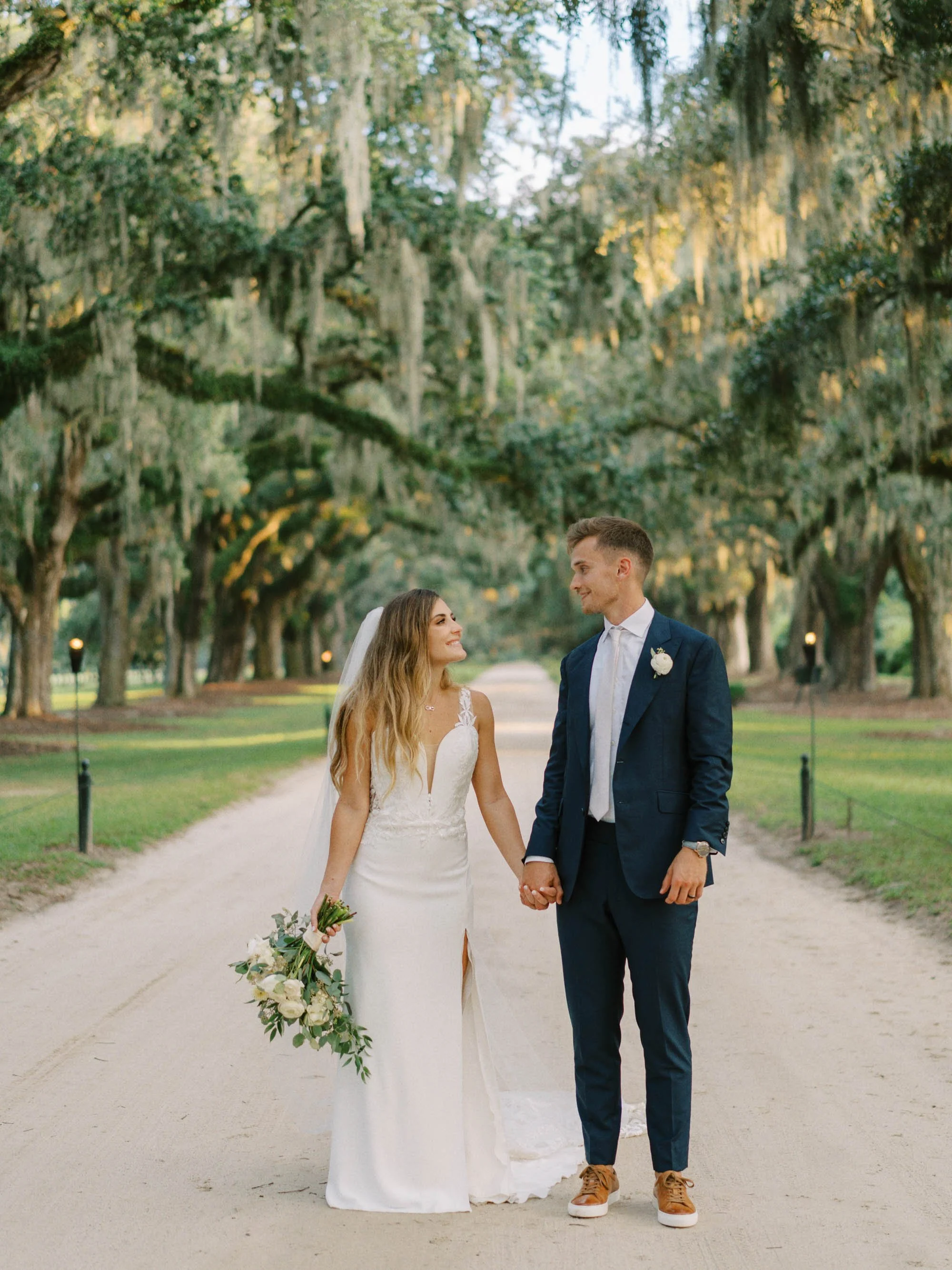 boone-hall-charleston-summer-wedding-photos_022326_00098.jpg