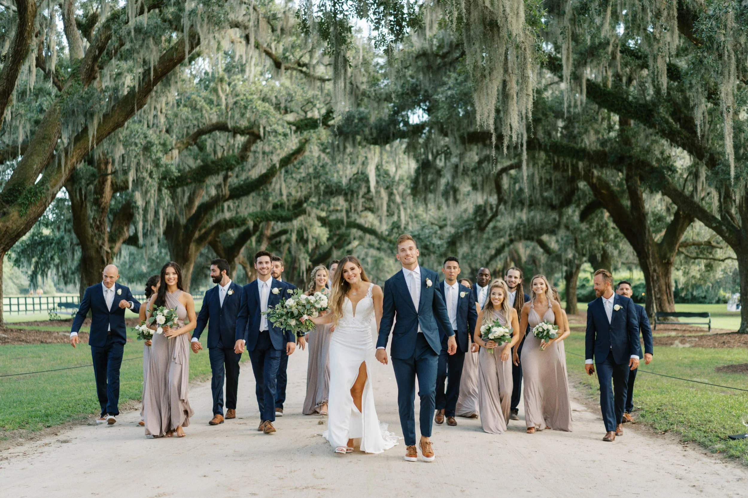 boone-hall-charleston-summer-wedding-photos_022326_00085.jpg