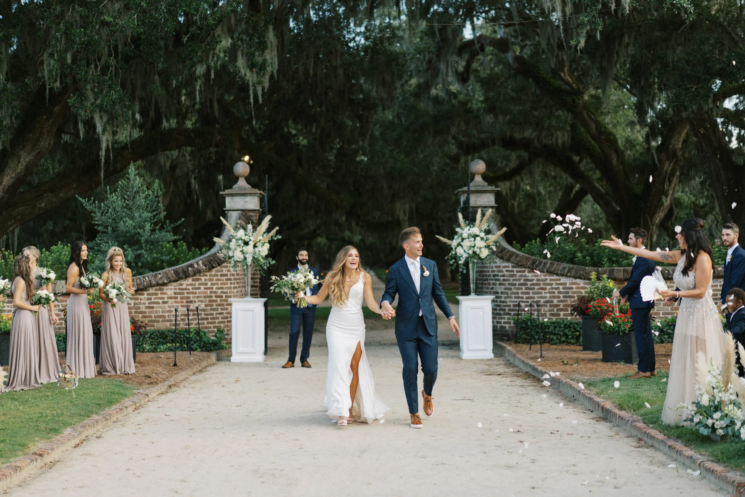 boone-hall-charleston-summer-wedding-photos_022326_00064.jpg