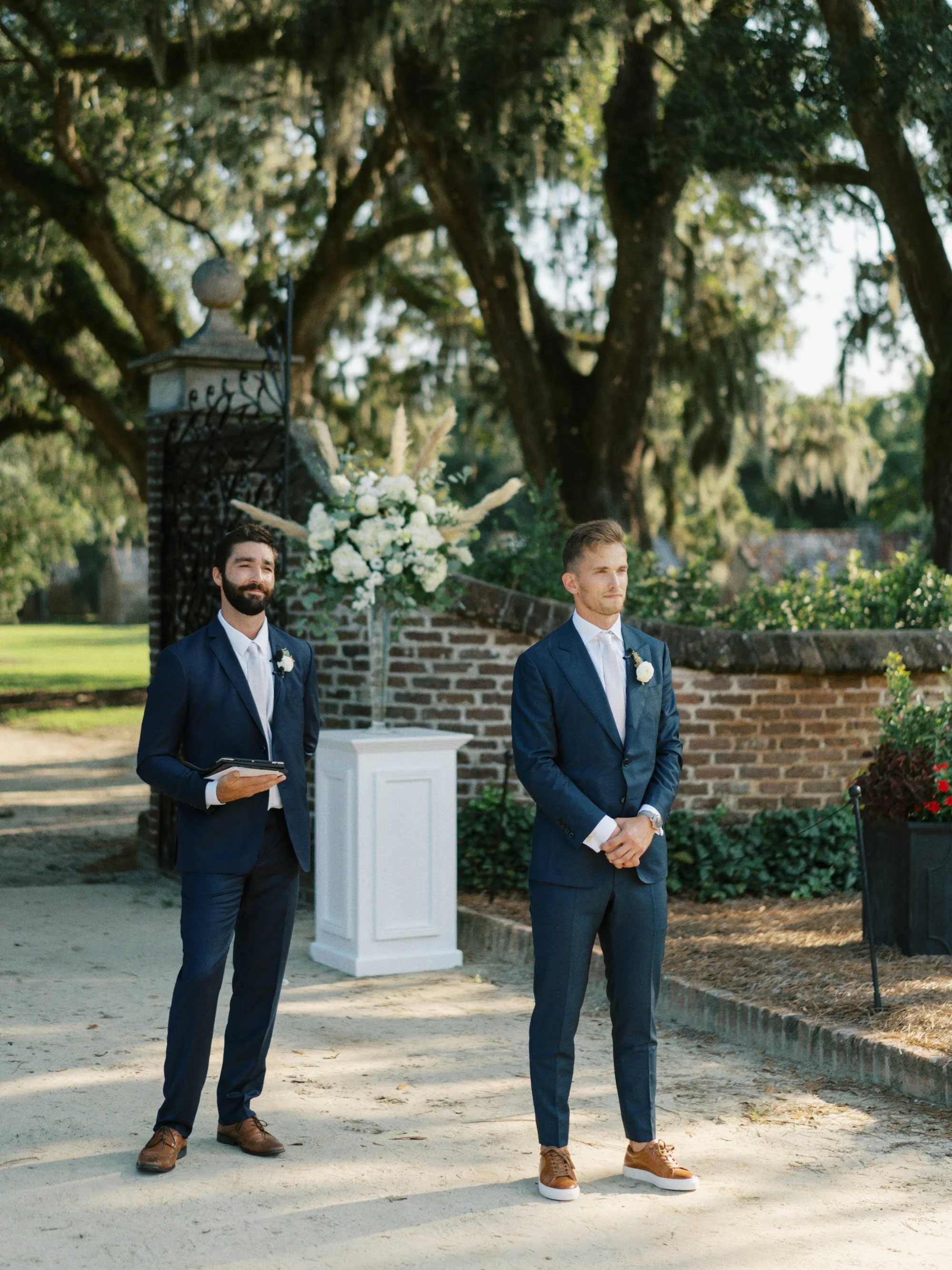 boone-hall-charleston-summer-wedding-photos_022326_00047.jpg