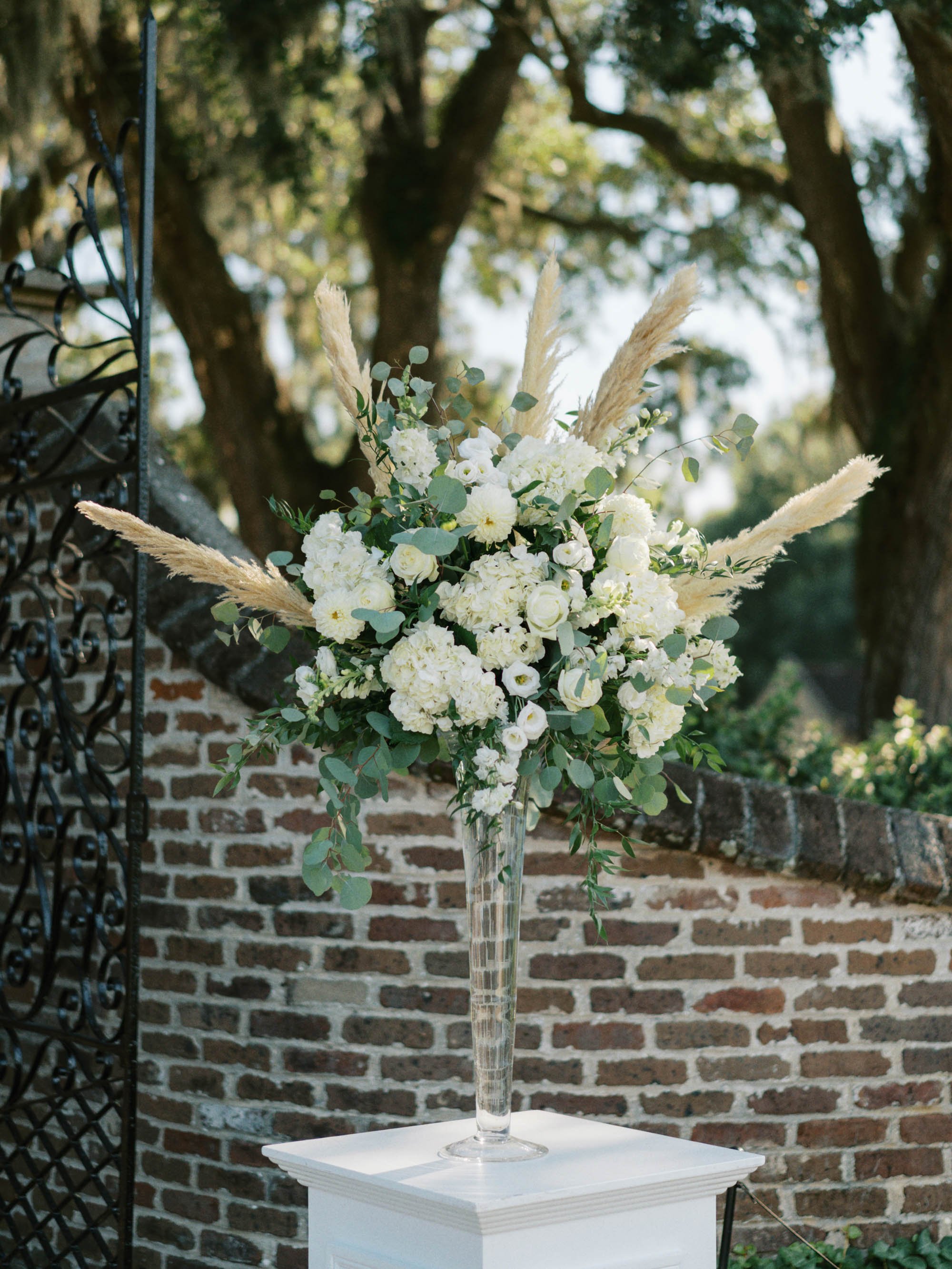 boone-hall-charleston-summer-wedding-photos_022326_00041.jpg