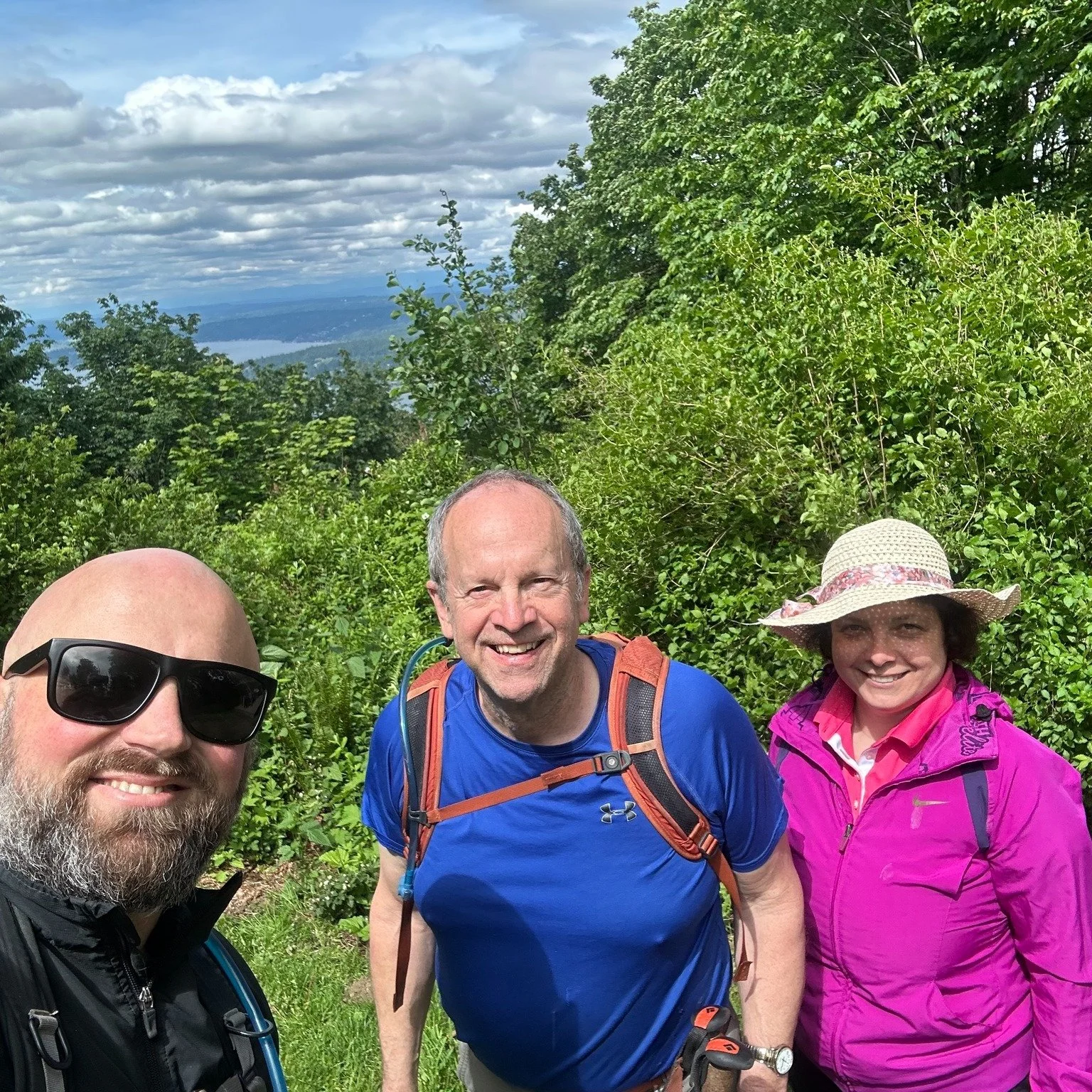 Last year&rsquo;s hike with Dave was such a fun time together outdoors ☀️🥾

Join us this Monday as we check out the Licorice Fern Trail together!

☕ Coffee &amp; bagels at 10am
🥾 Hiking starts around 11am
👨&zwj;👩&zwj;👧&zwj;👦 Easy hike, kid-frie