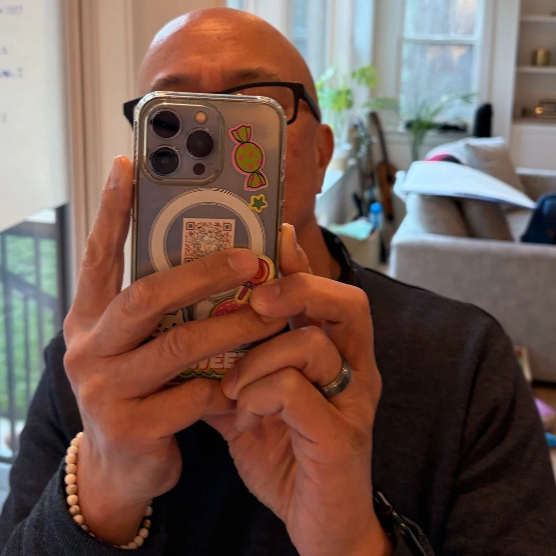 We love Carl and his infectious ability to draw people together and capture some fun pictures along the way! Sometimes you just gotta smile. 😄📸