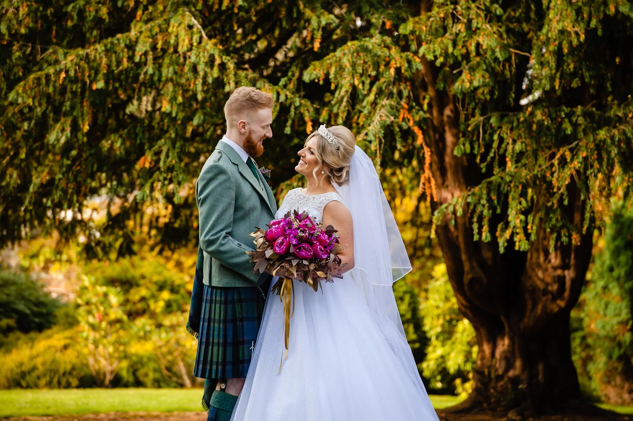 Ross and Joanna's beautiful wedding day at @the_threekings.

I loved Joanna&rsquo;s colour palette for her bouquet and the floral arrangements at the venue. These rich and bold tones were just stunning and photographed beautifully.

We had the most a