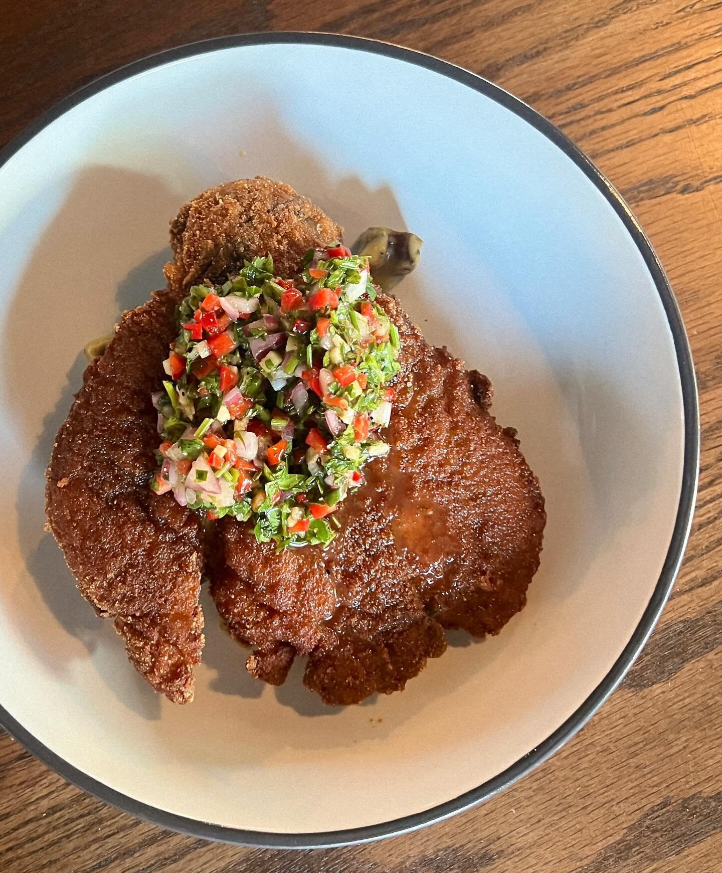 Now available during dinner, WHOLE FRIED EGGPLANT with roasted sunchokes, parmesan cream, salsa chimi 🌱 (gf)

Head over to our website to make your reservation now 🥑