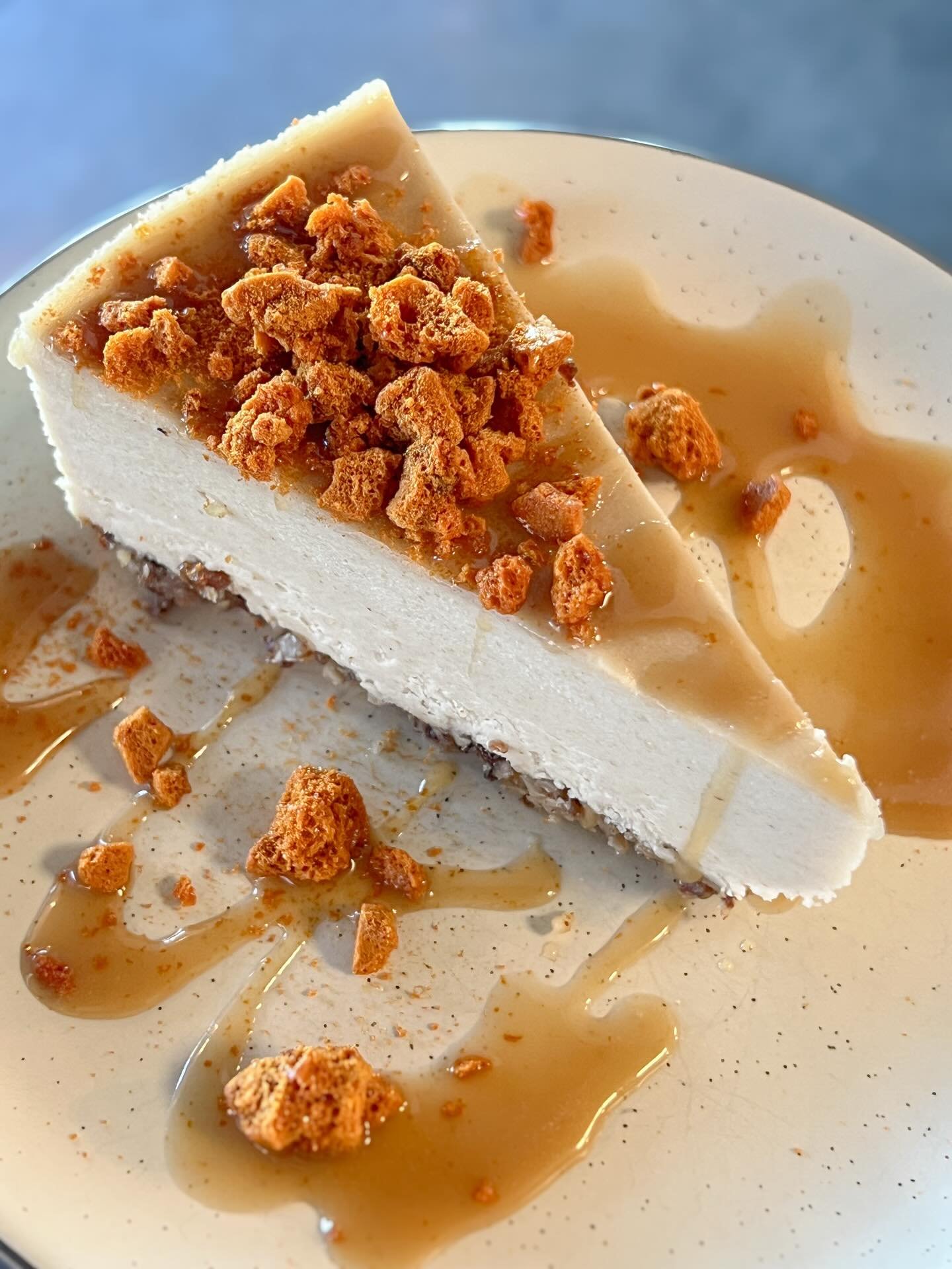 Now SERVING: Caramel Cashew Chzcake with caramel sauce and honeycomb garnish 🤩