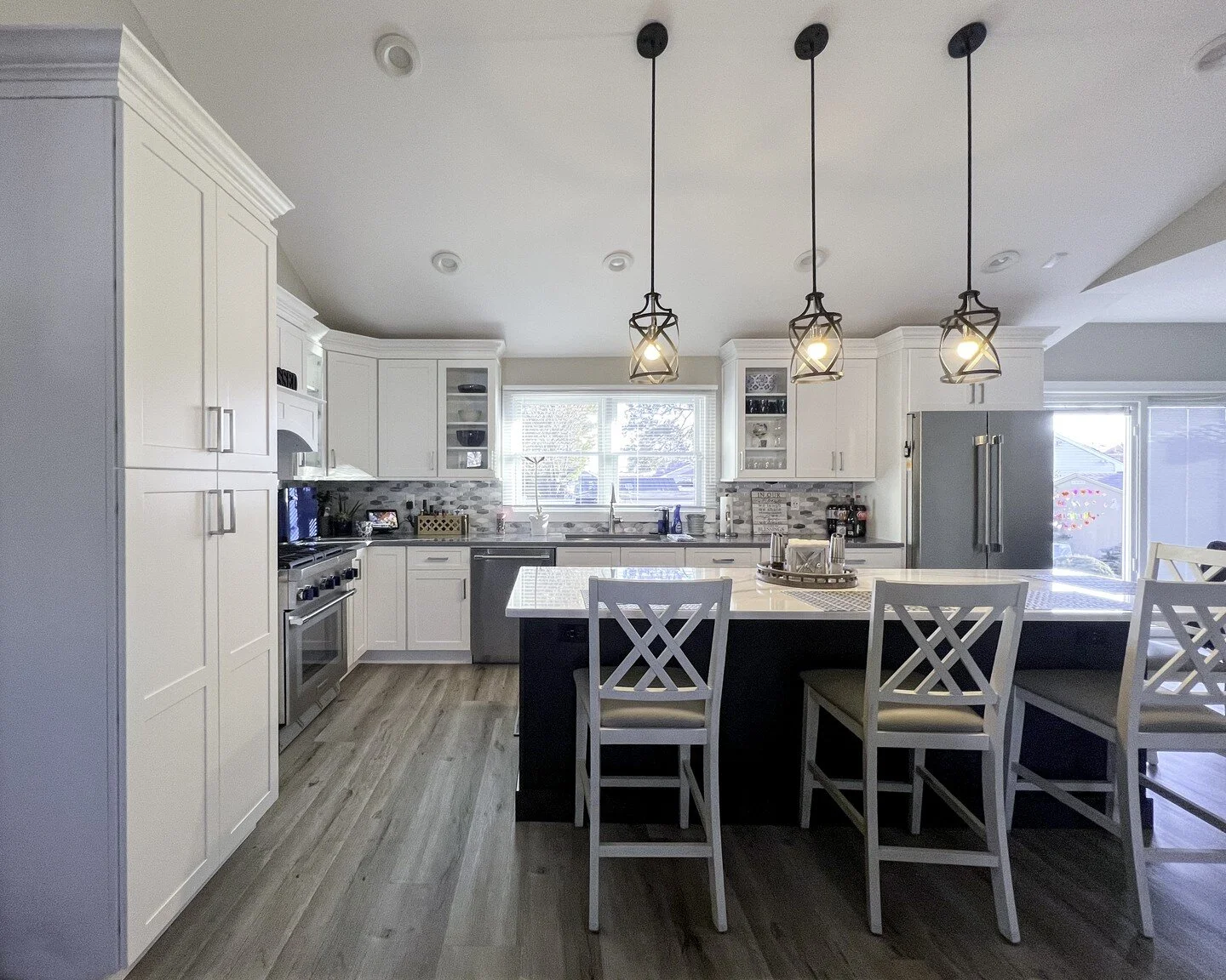 Another view of one of our favorite local projects in Farmingdale!

📸&amp;📝: @kitchen.destination

#homedesign #interior #instahome #homestyle #homesweethome #interiordecor #instadesign #kitchen #interiorinspiration #interiordesigner #kitchenisland