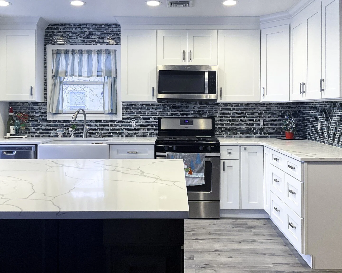 Happy Monday everyone! Let's shake off those weekend blues and look to something a little brighter this week 💪

📸&amp;📝: @kitchen.destination

#homedesign #interior #instahome #homestyle #homesweethome #interiordecor #instadesign #kitchen #interio